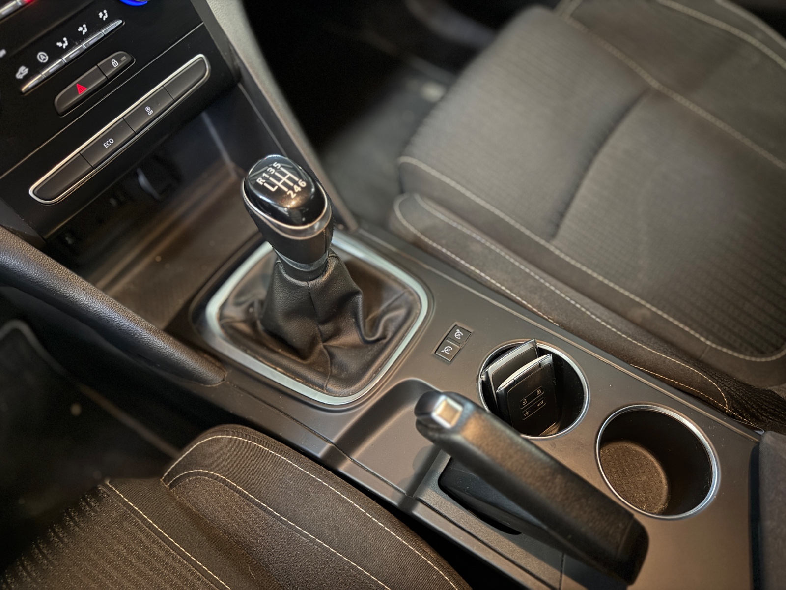 Photo véhicule RENAULT MEGANE IV ESTATE