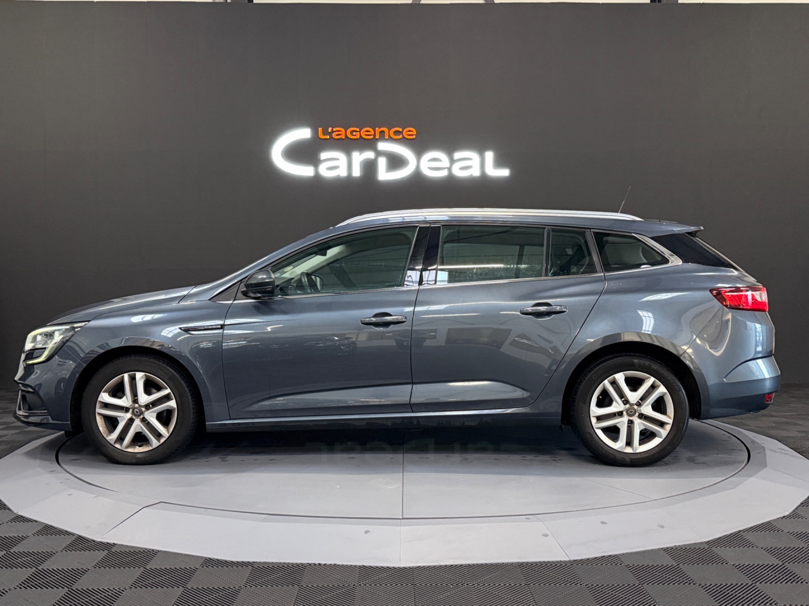 Photo véhicule RENAULT MEGANE IV ESTATE