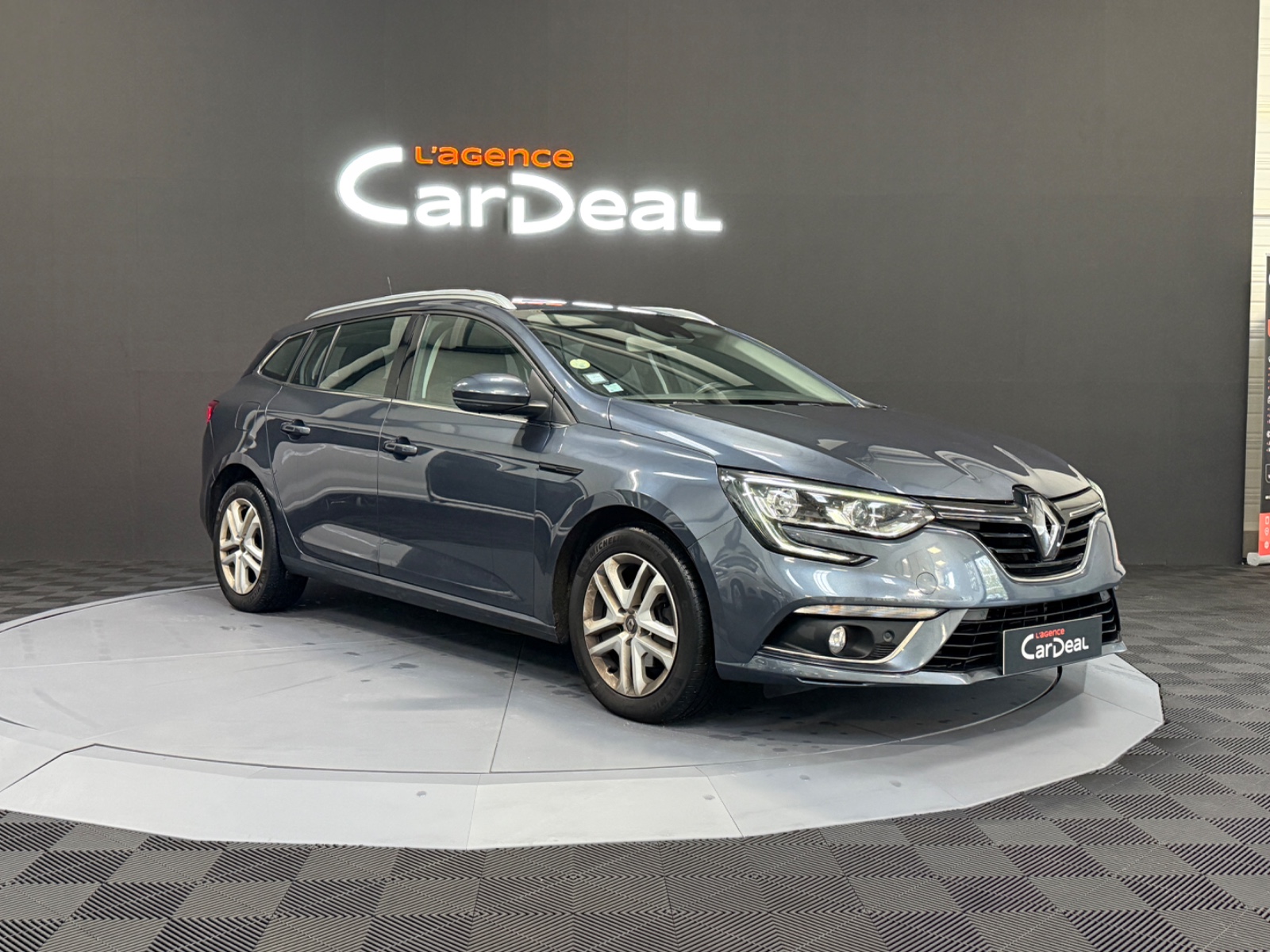 Photo véhicule RENAULT MEGANE IV ESTATE