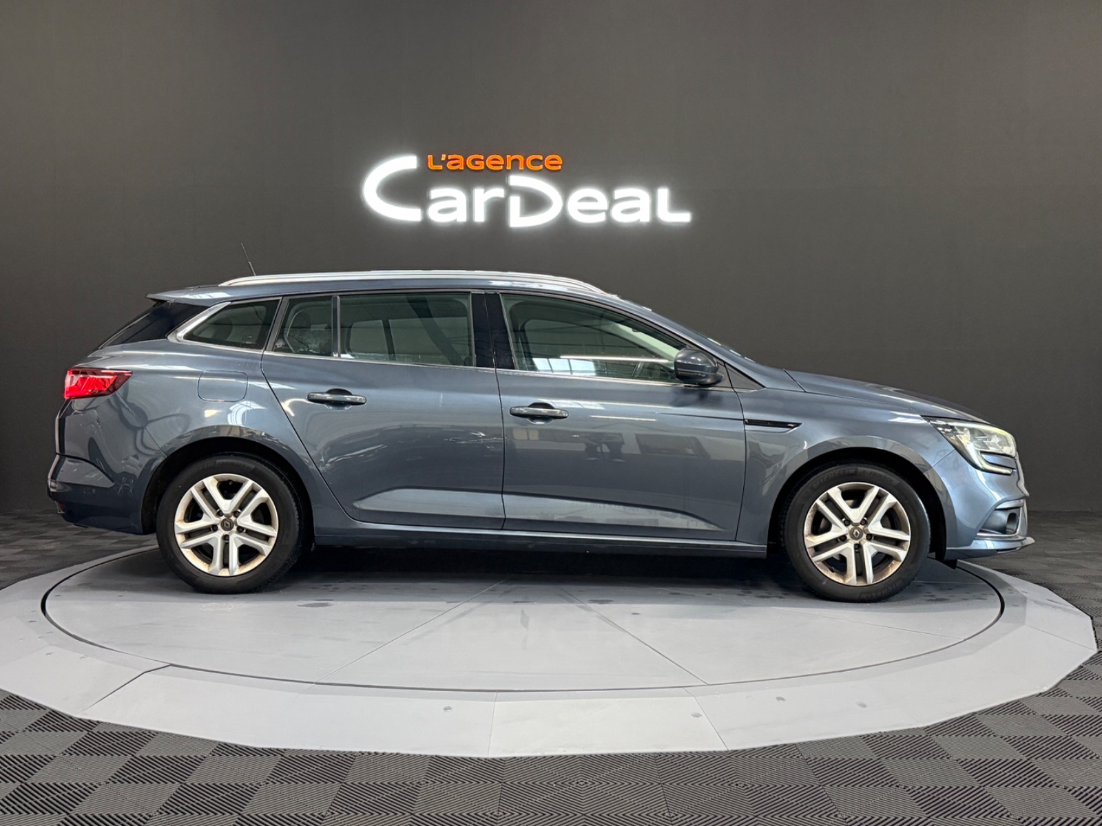 Photo véhicule RENAULT MEGANE IV ESTATE