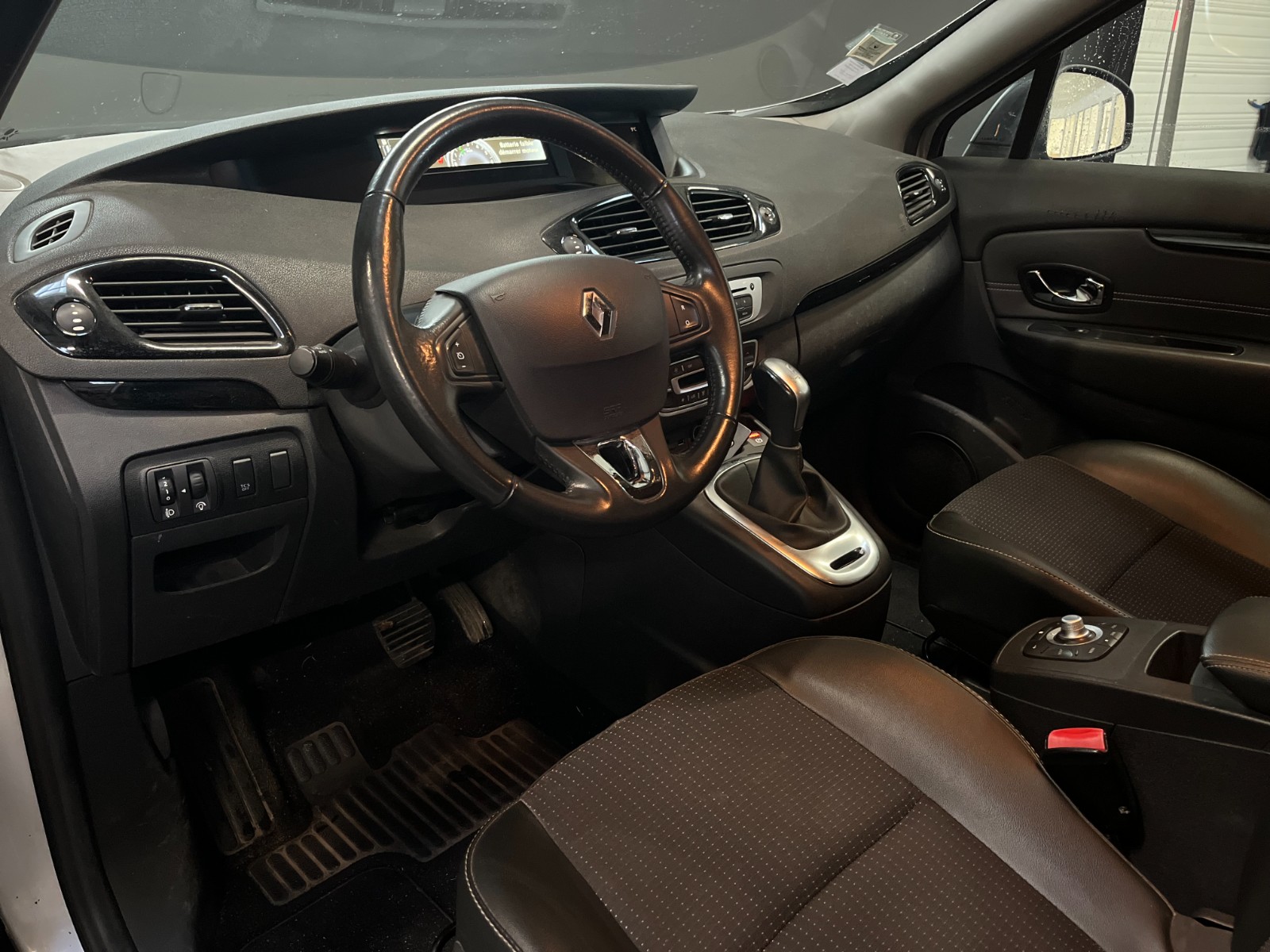 Photo véhicule RENAULT GRAND SCENIC III