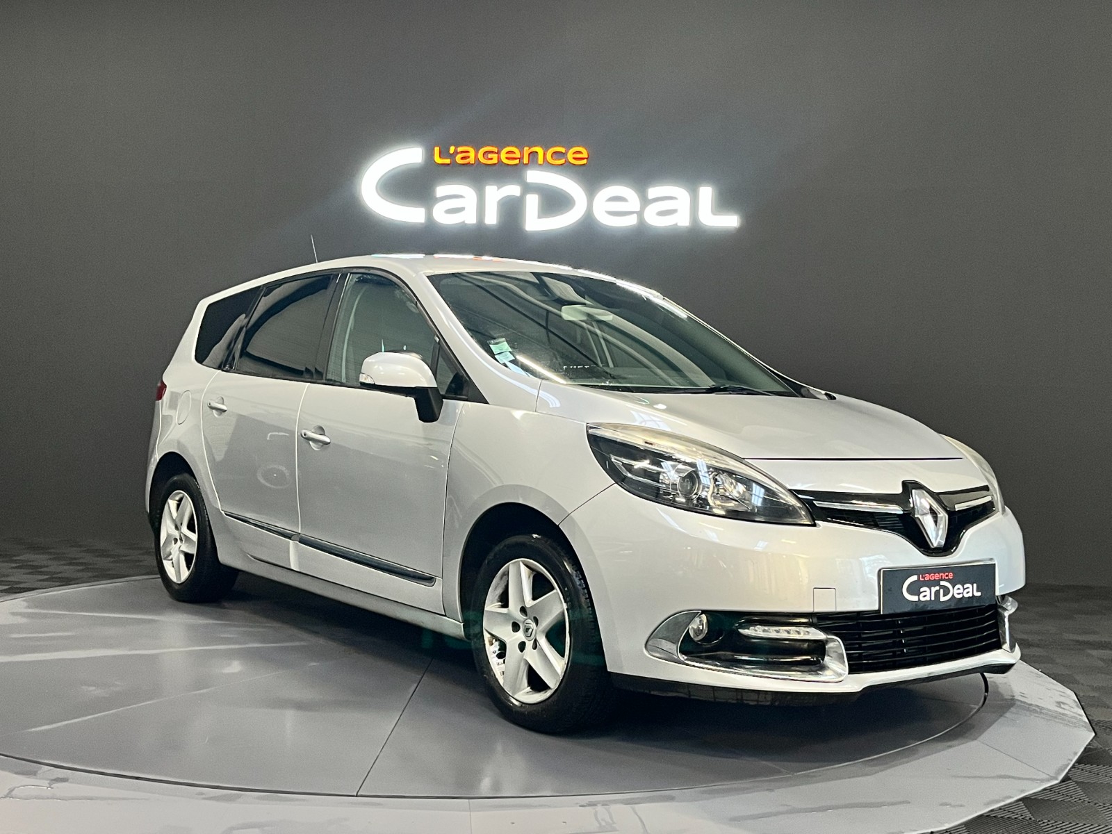 Photo véhicule RENAULT GRAND SCENIC III