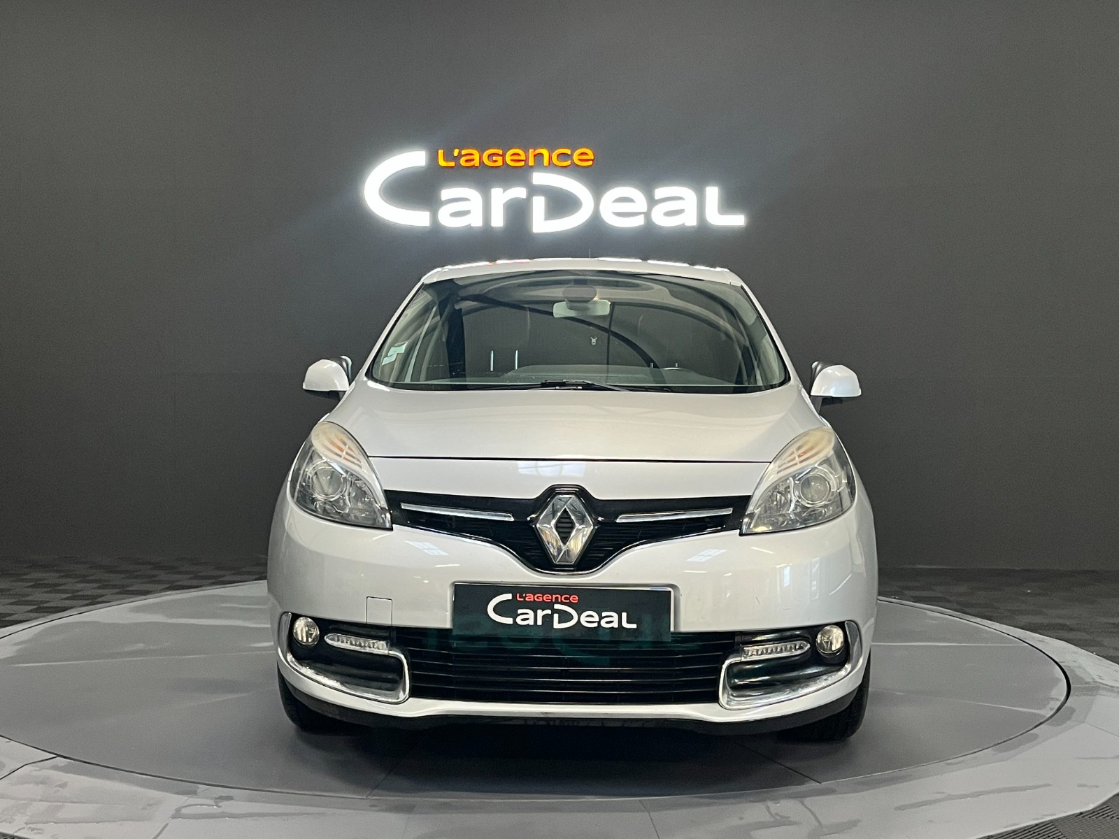 Photo véhicule RENAULT GRAND SCENIC III