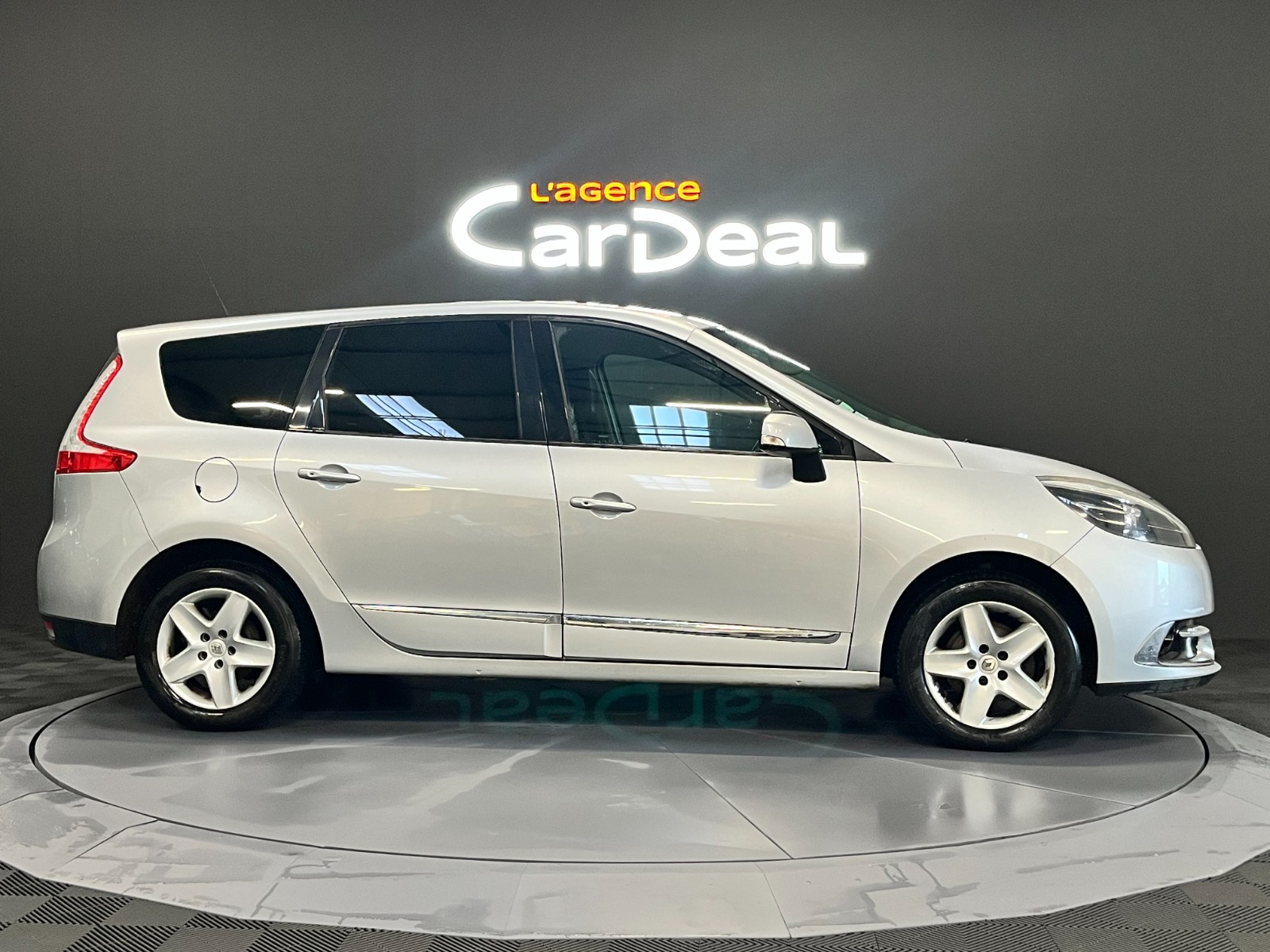 Photo véhicule RENAULT GRAND SCENIC III