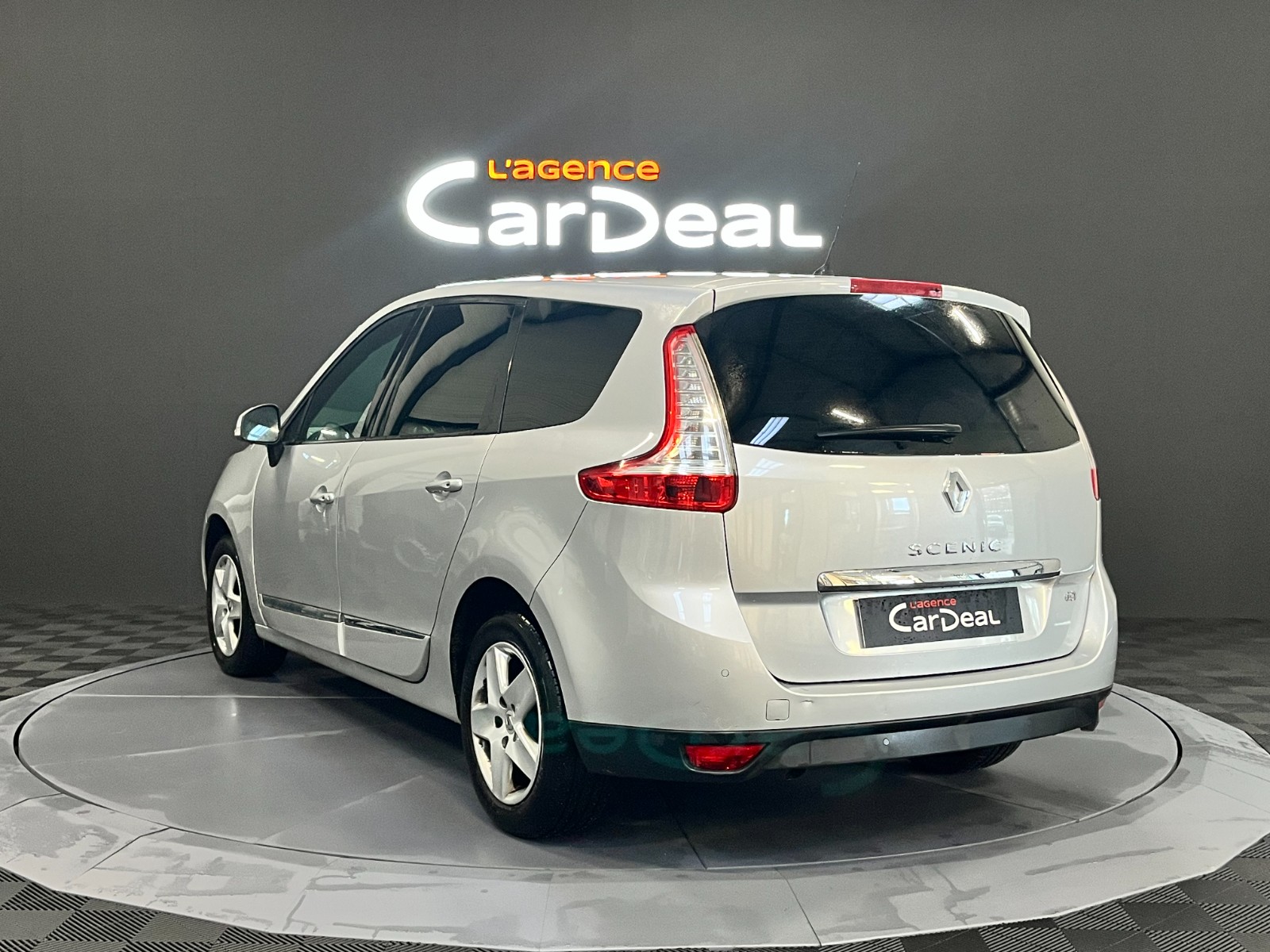 Photo véhicule RENAULT GRAND SCENIC III