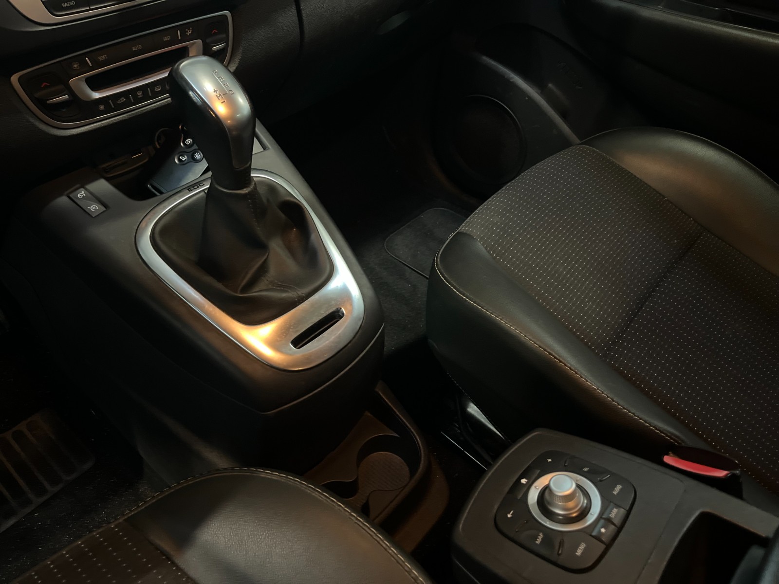 Photo véhicule RENAULT GRAND SCENIC III