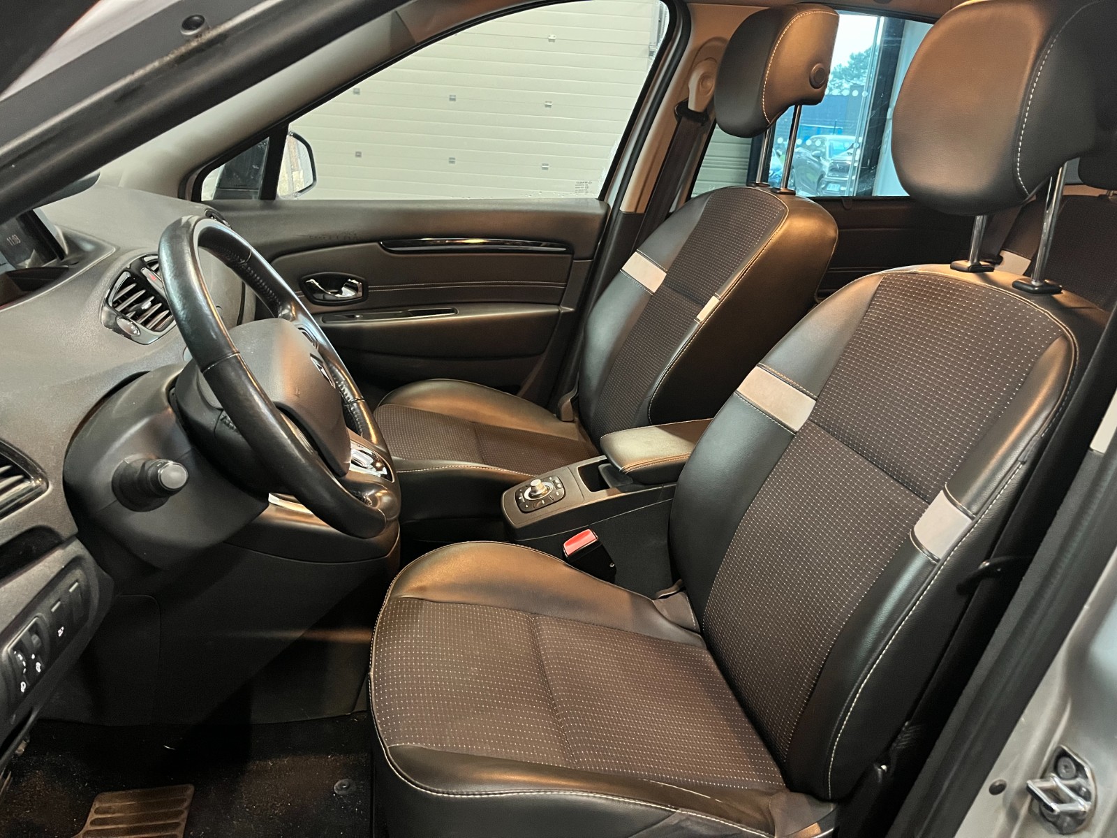 Photo véhicule RENAULT GRAND SCENIC III