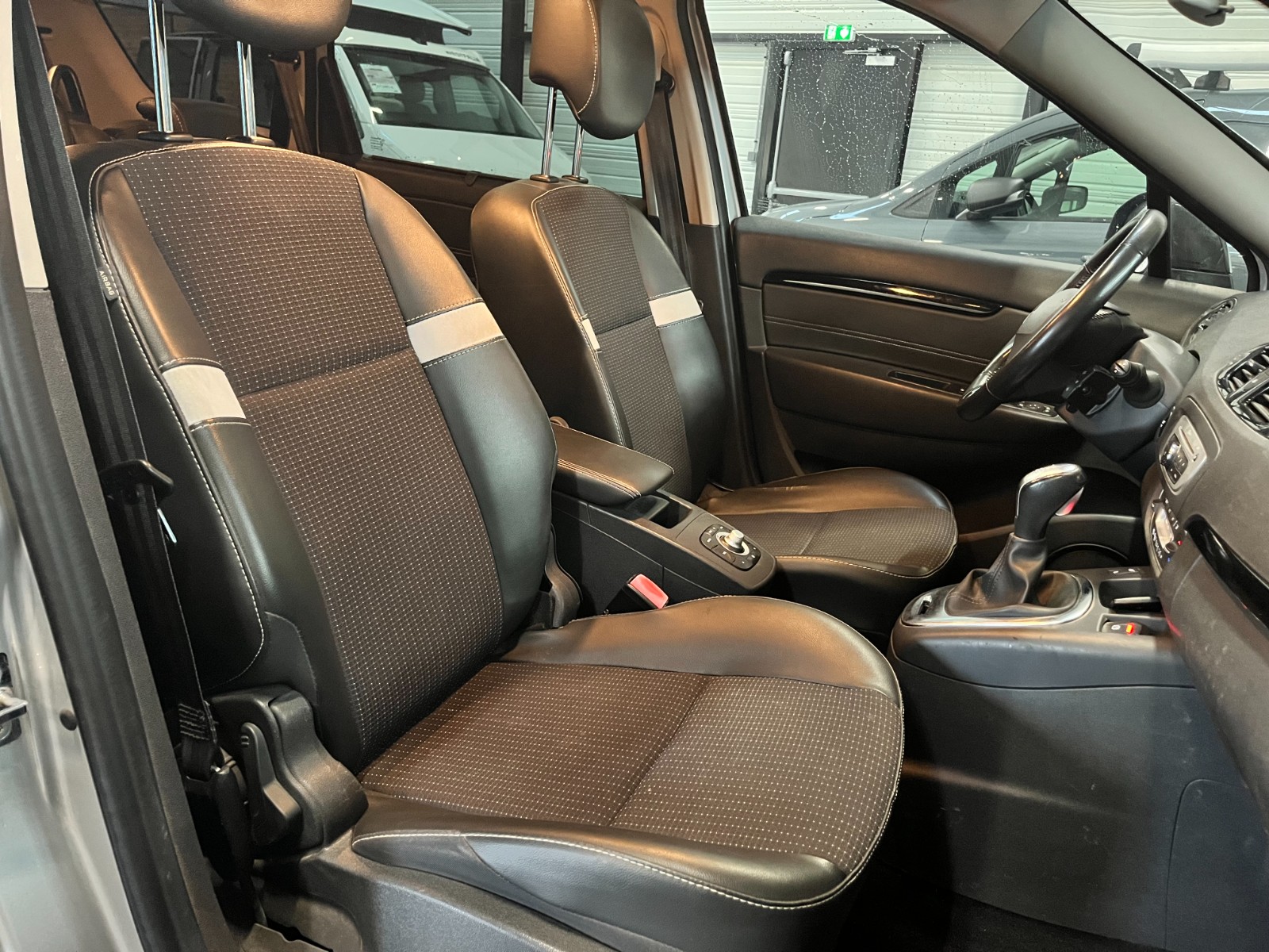 Photo véhicule RENAULT GRAND SCENIC III