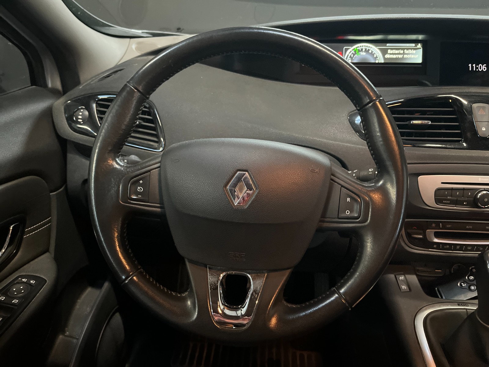 Photo véhicule RENAULT GRAND SCENIC III