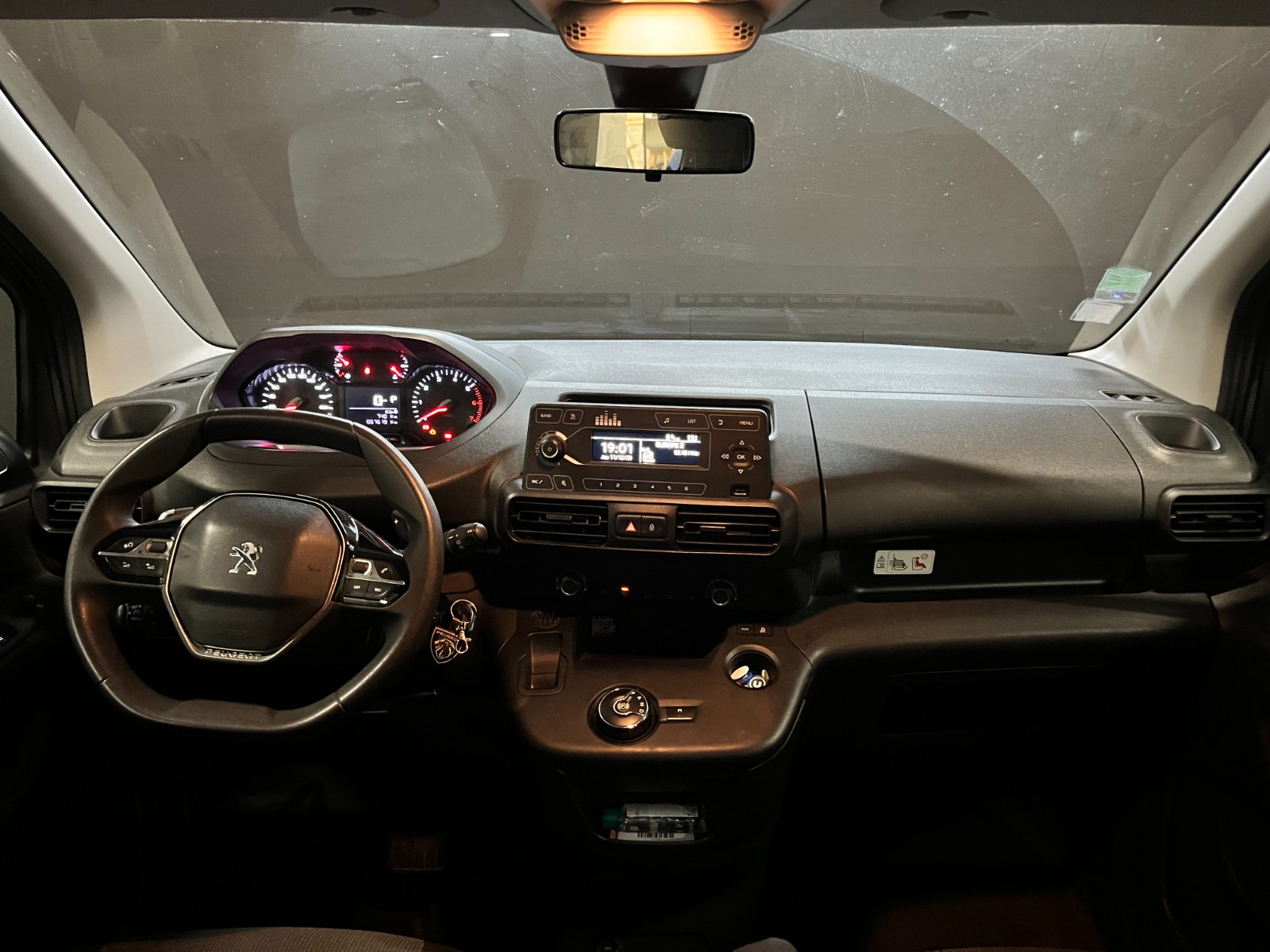 Photo véhicule PEUGEOT PARTNER CABINE APPROFONDIE