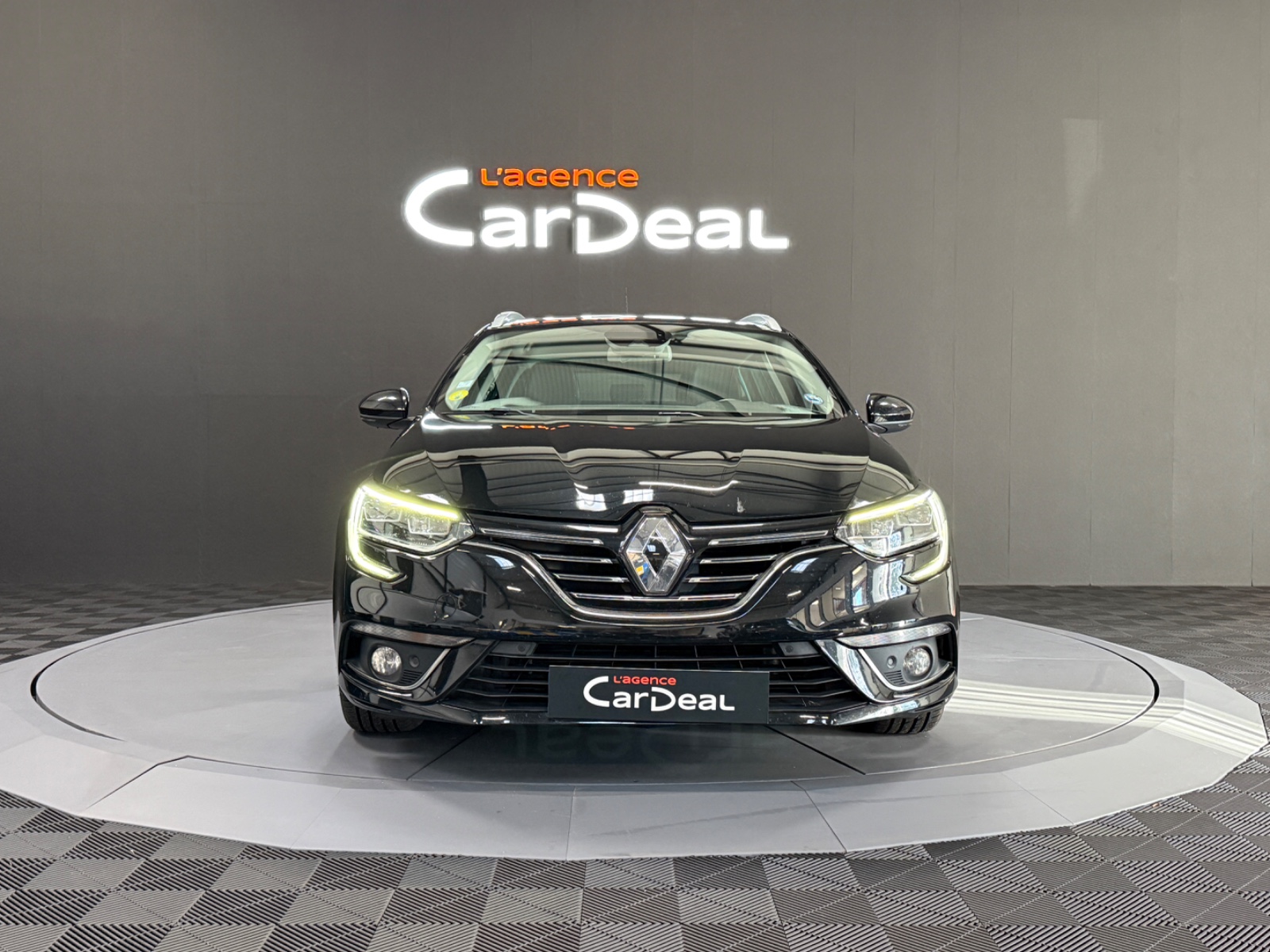 Photo véhicule RENAULT MEGANE IV ESTATE