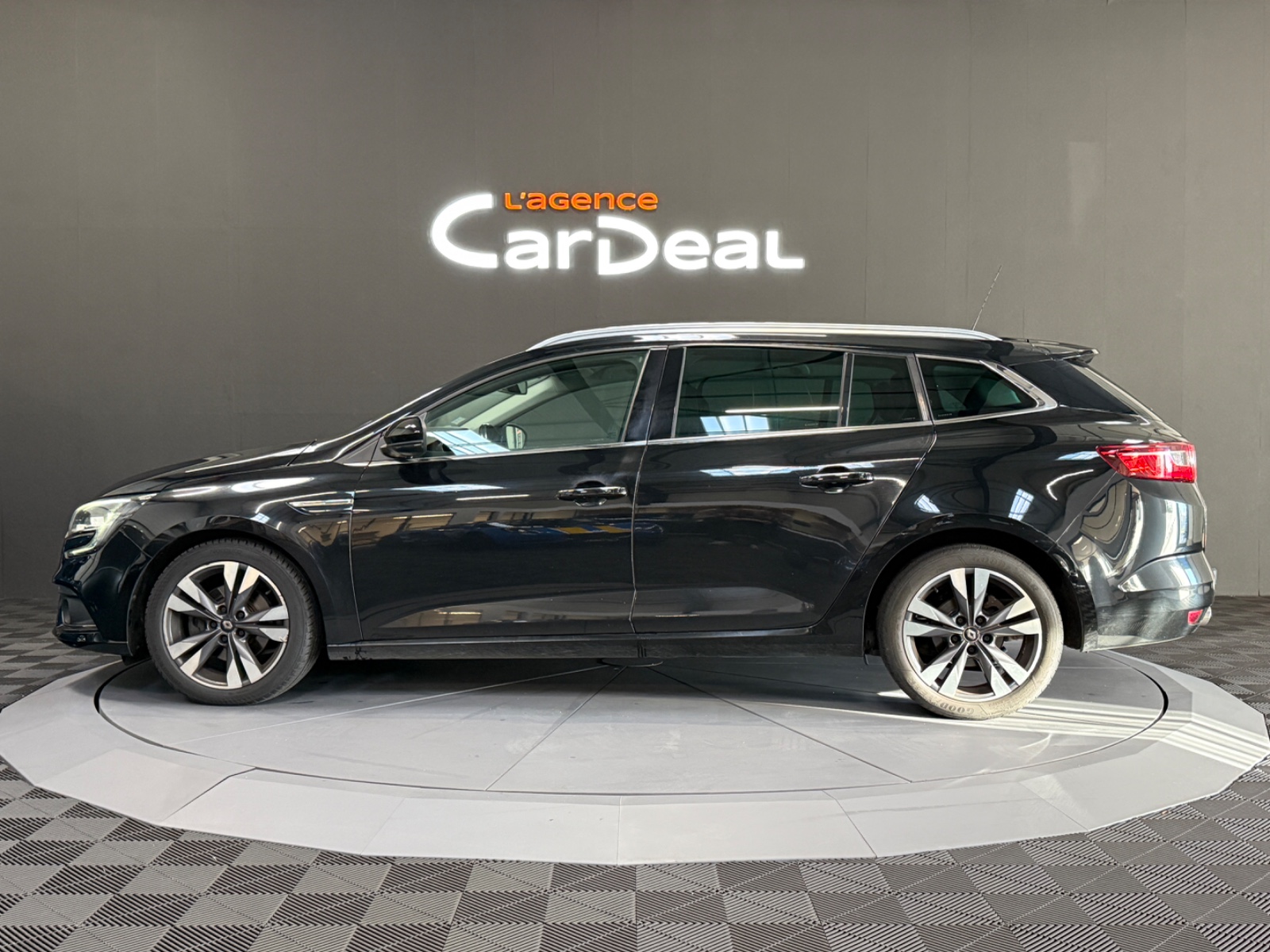 Photo véhicule RENAULT MEGANE IV ESTATE