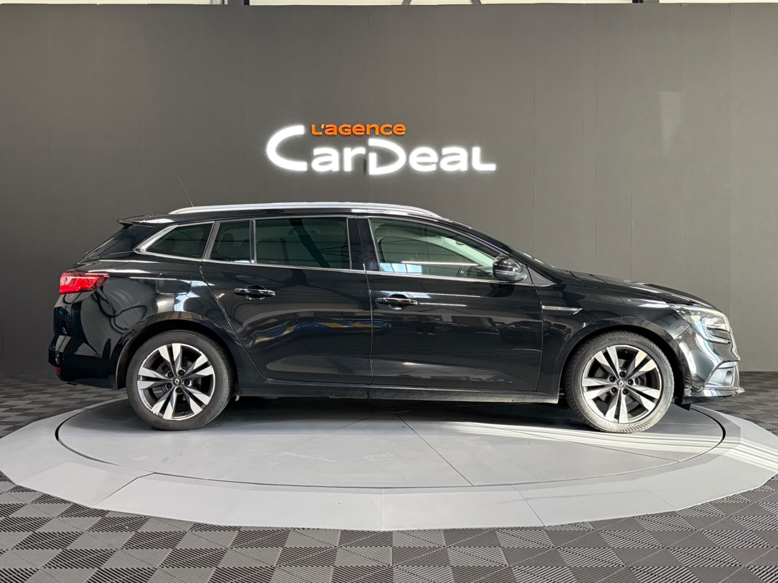 Photo véhicule RENAULT MEGANE IV ESTATE