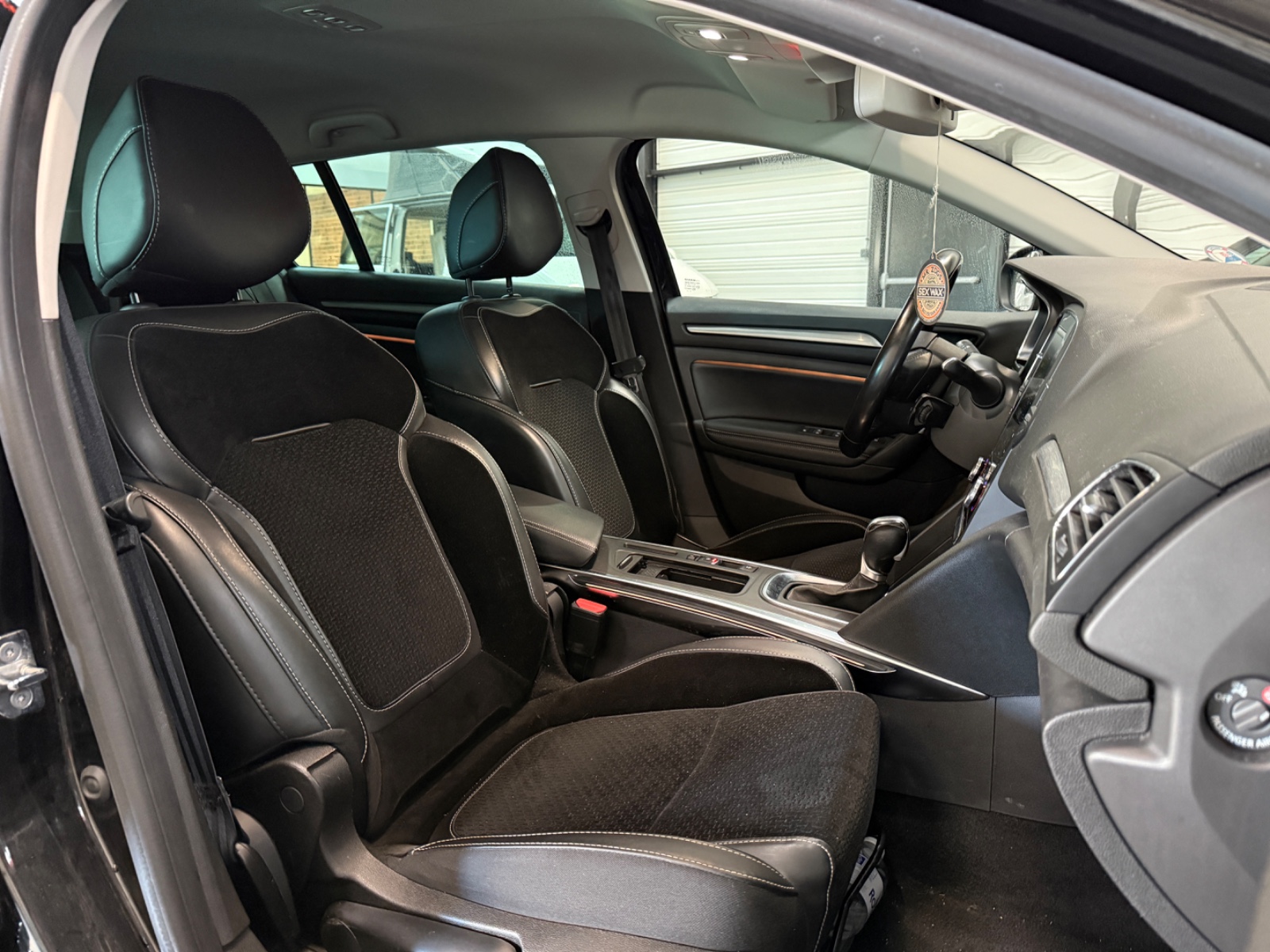 Photo véhicule RENAULT MEGANE IV ESTATE