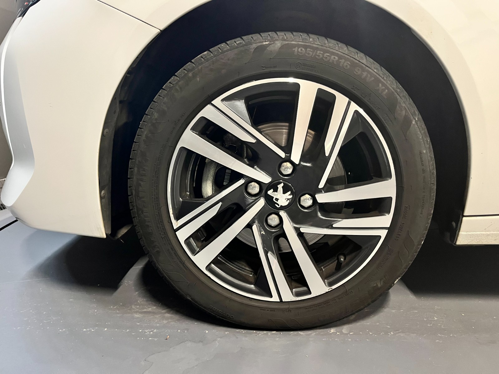 Photo véhicule PEUGEOT 208