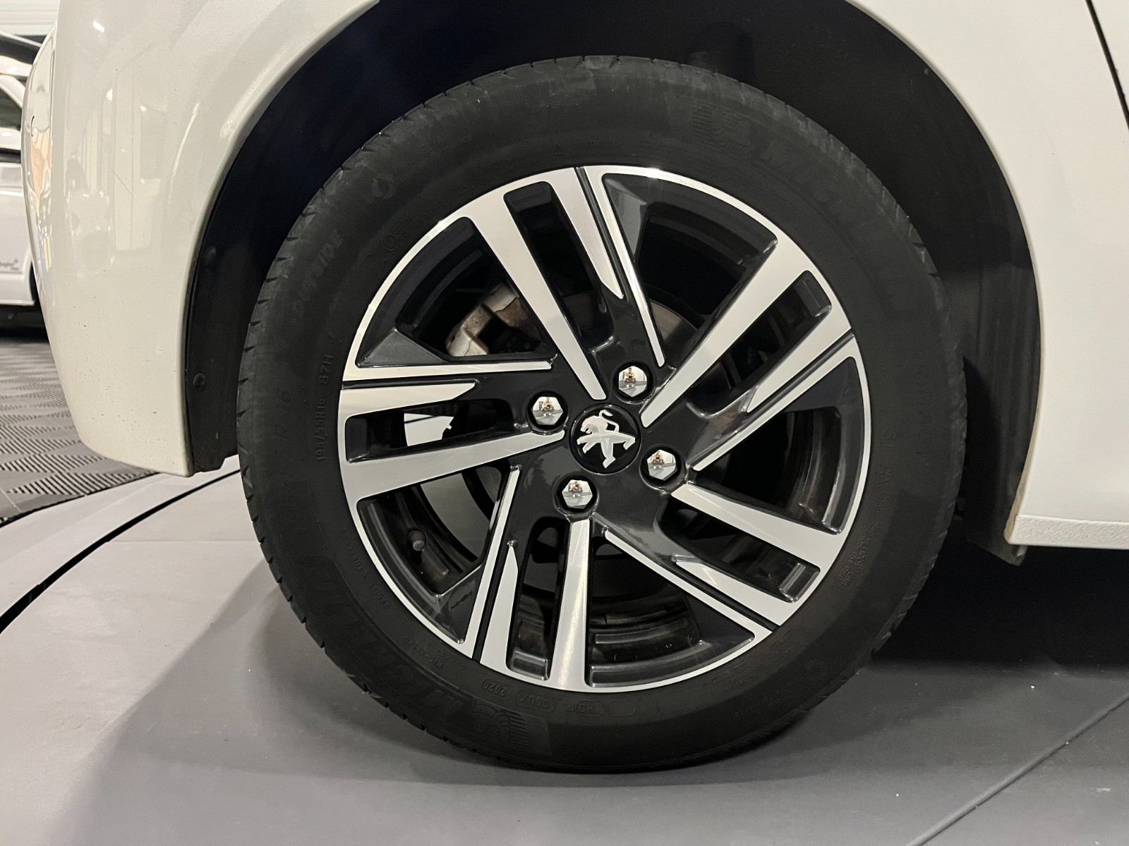 Photo véhicule PEUGEOT 208