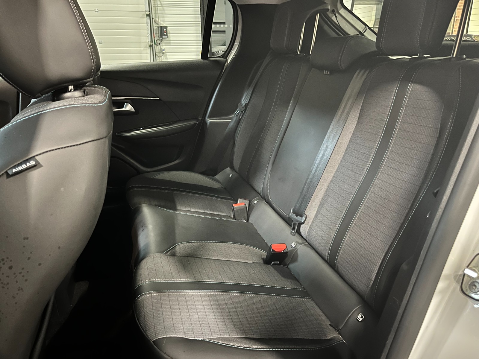 Photo véhicule PEUGEOT 208