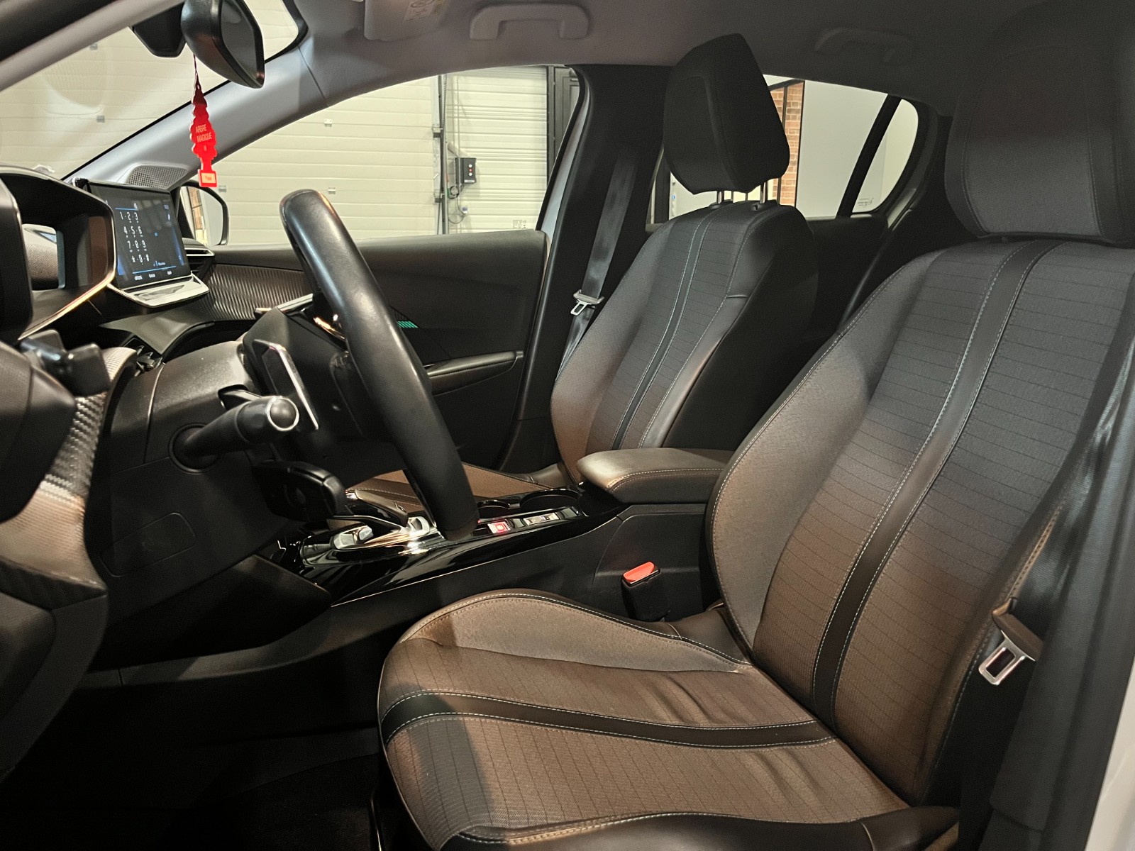 Photo véhicule PEUGEOT 208