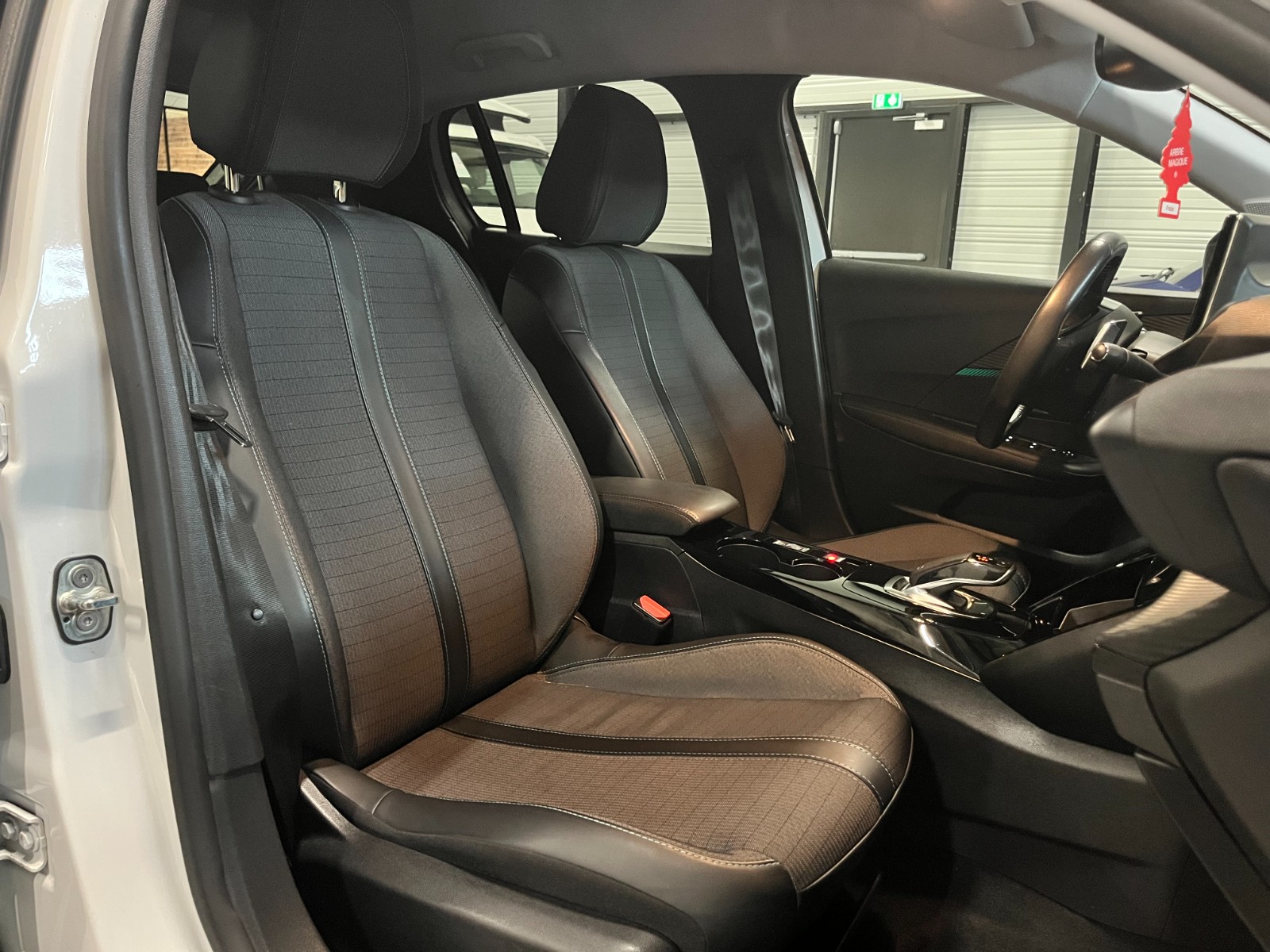 Photo véhicule PEUGEOT 208