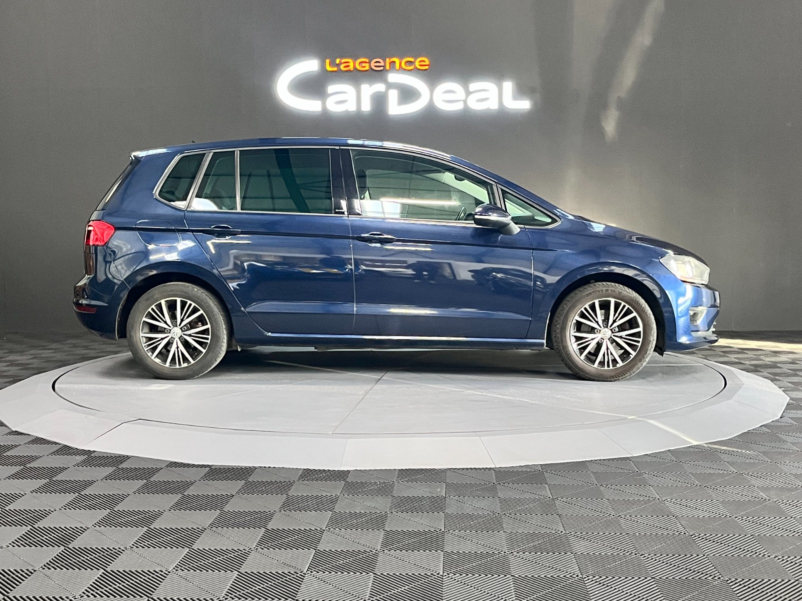 Photo véhicule VOLKSWAGEN GOLF SPORTSVAN