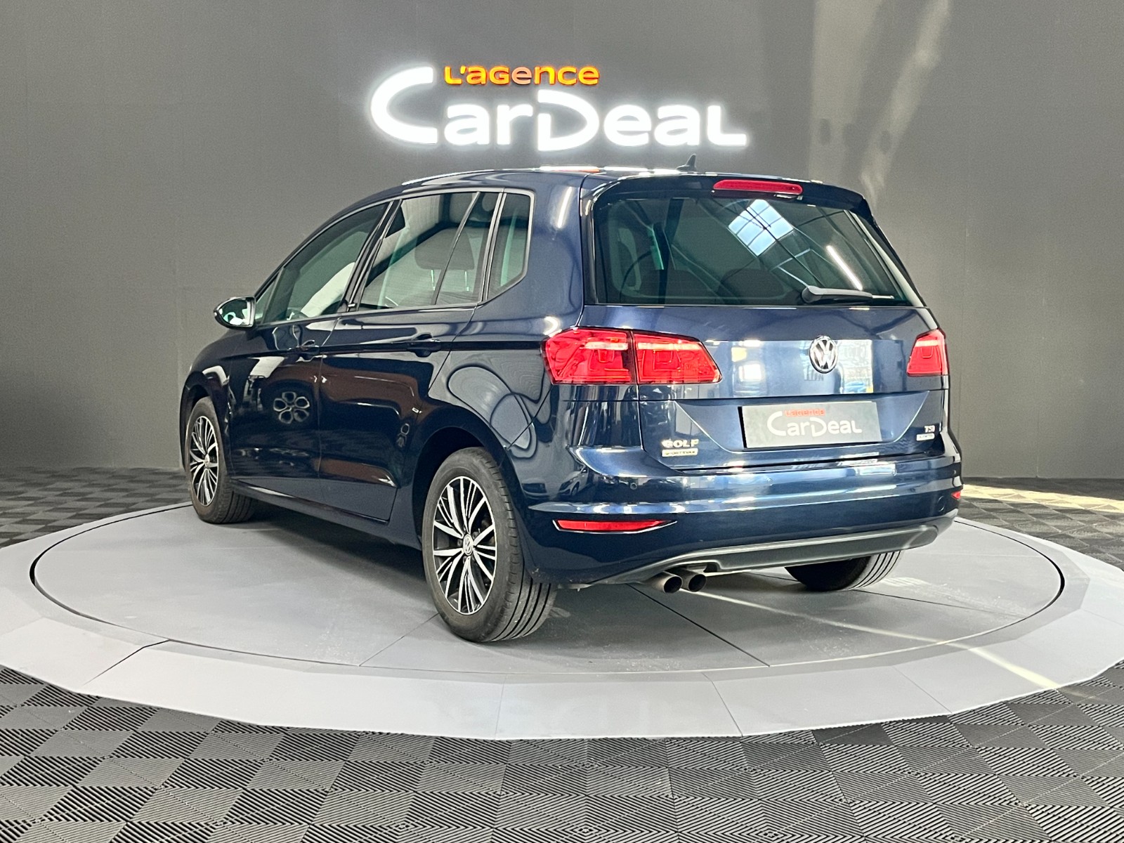 Photo véhicule VOLKSWAGEN GOLF SPORTSVAN