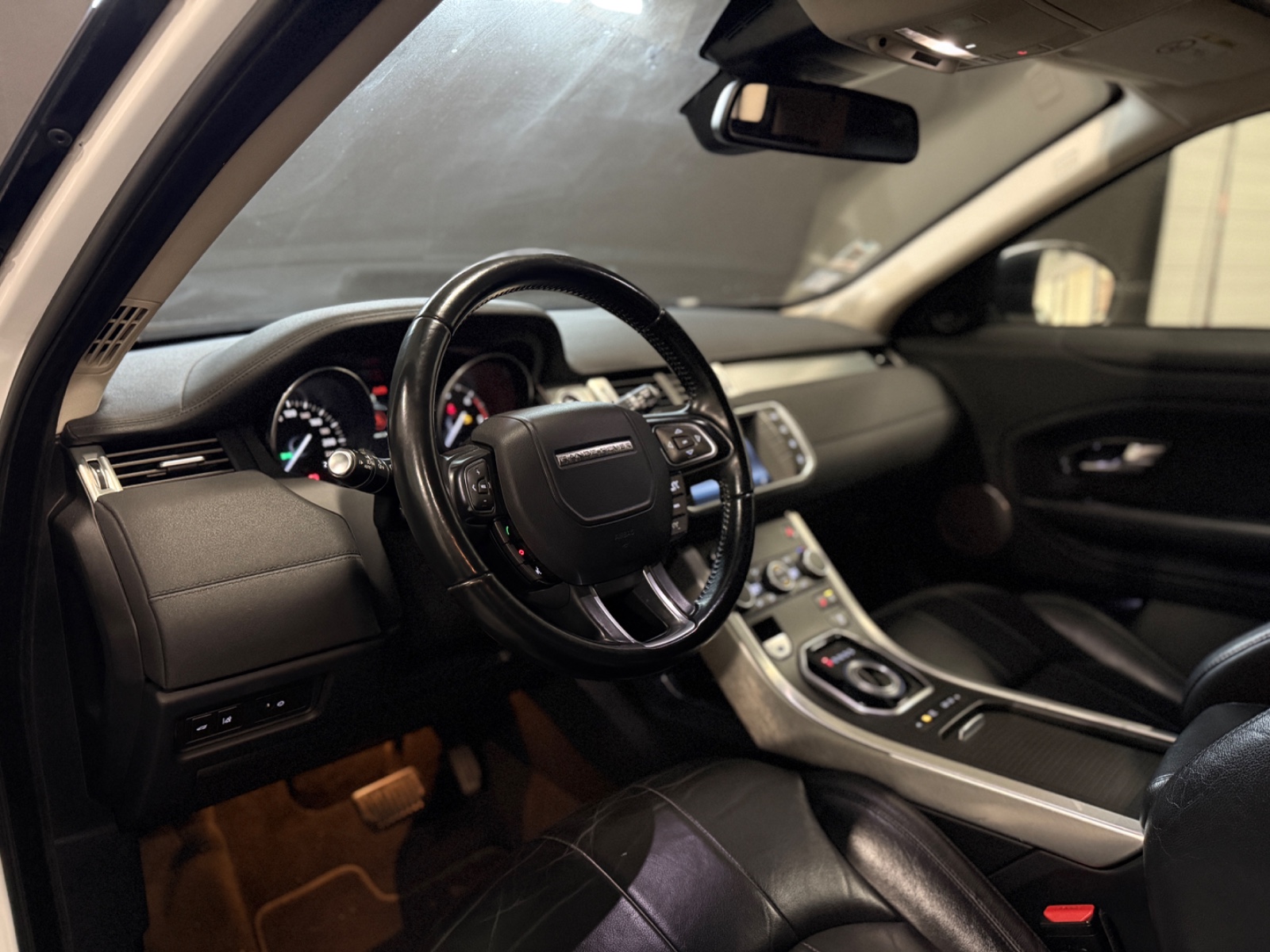 Photo véhicule LAND ROVER RANGE ROVER EVOQUE