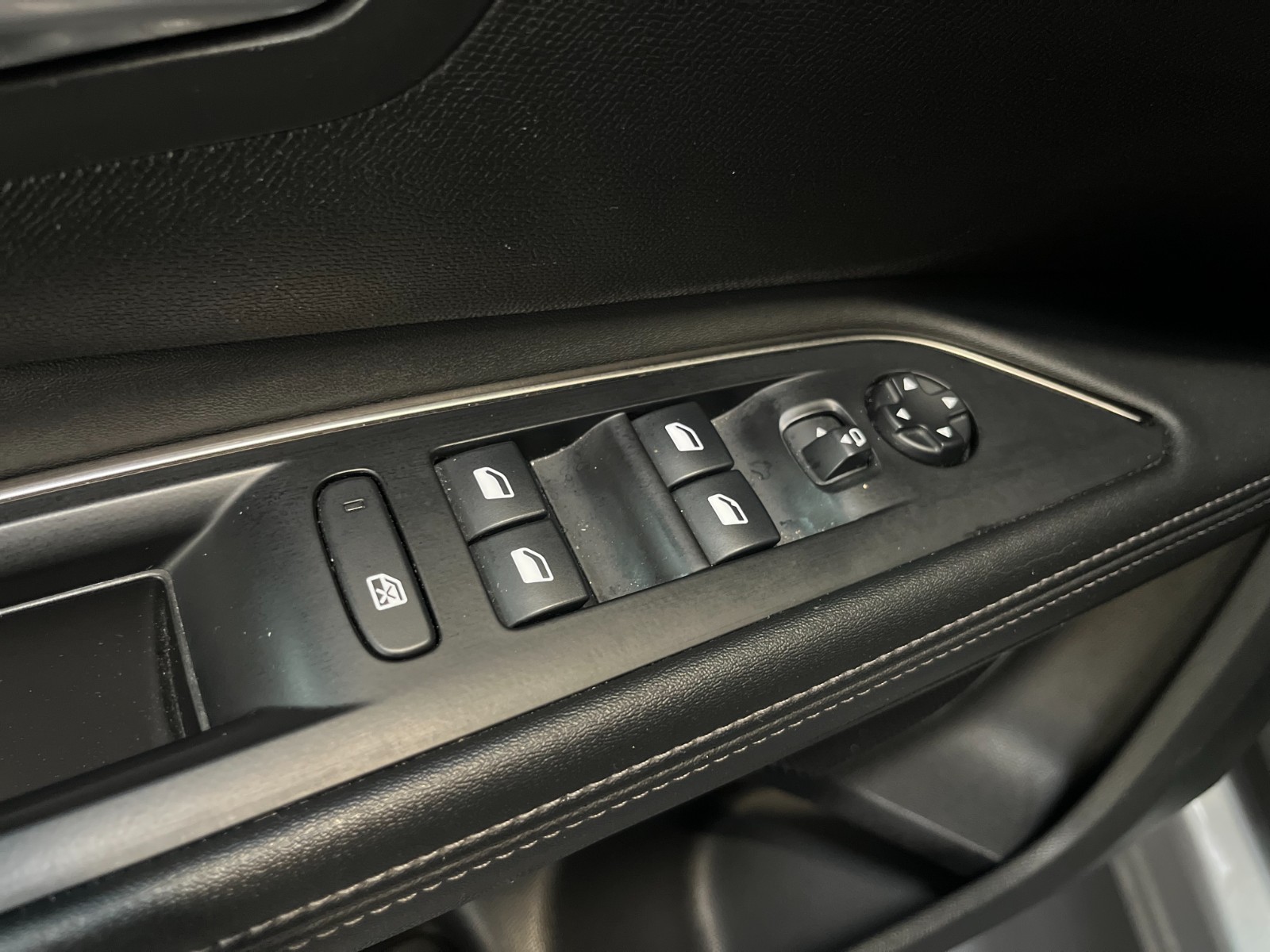 Photo véhicule PEUGEOT 5008