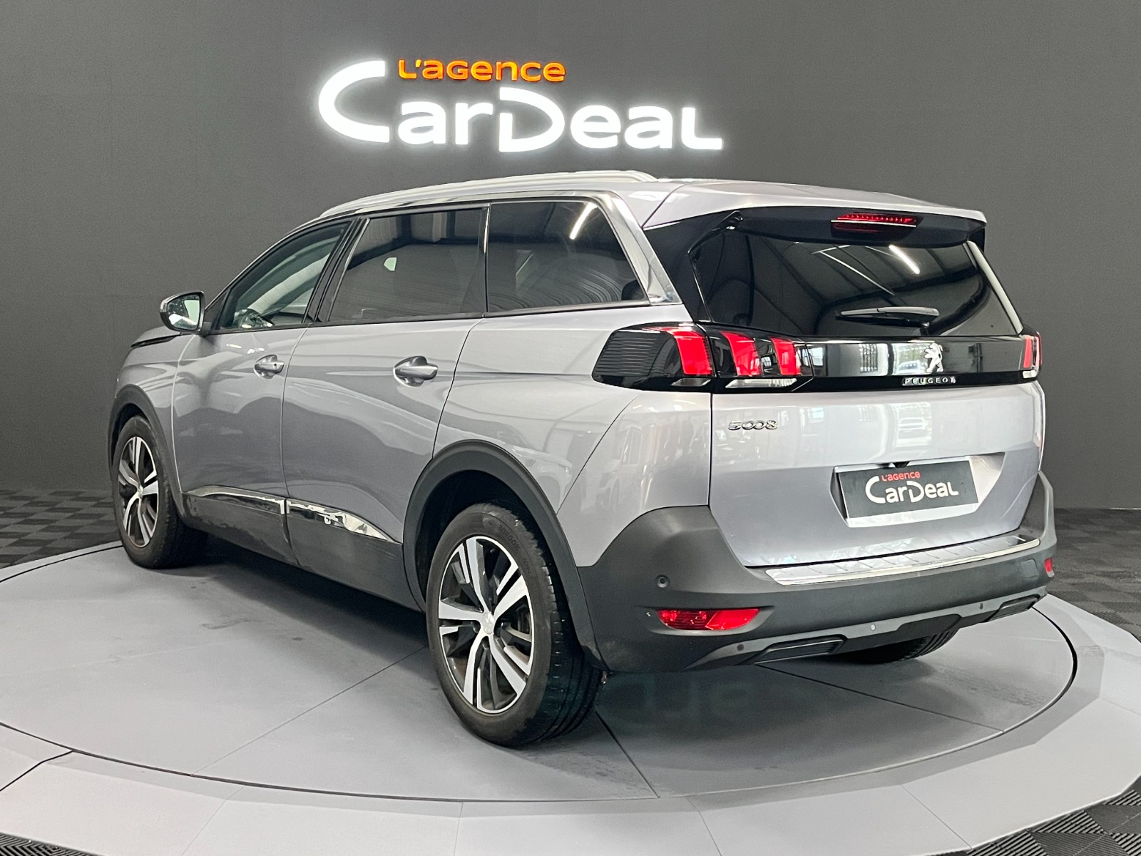 Photo véhicule PEUGEOT 5008