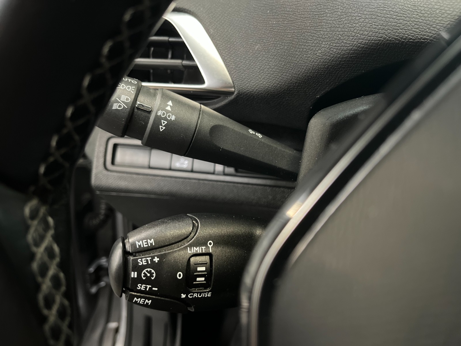 Photo véhicule PEUGEOT 5008