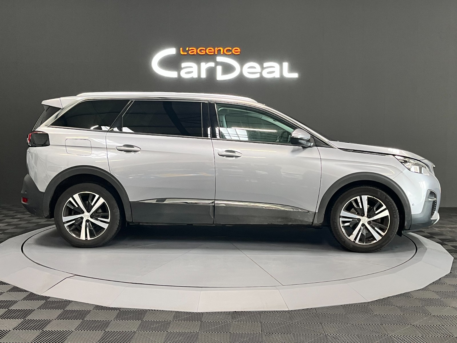 Photo véhicule PEUGEOT 5008