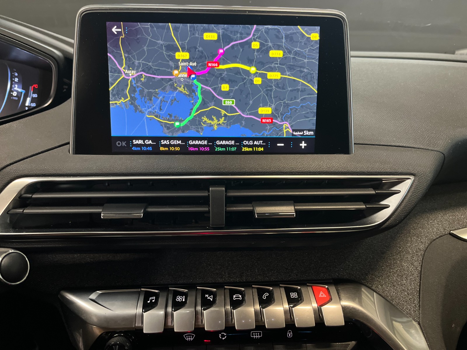 Photo véhicule PEUGEOT 5008