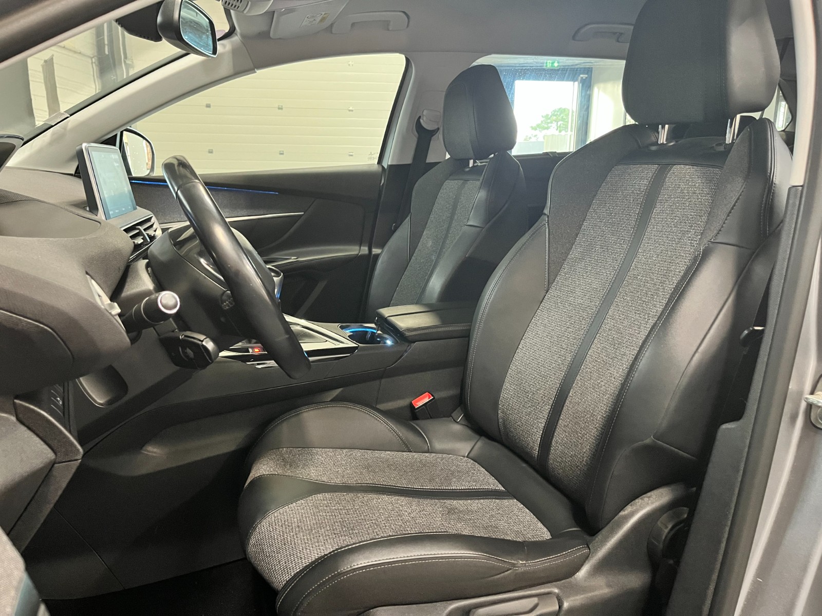 Photo véhicule PEUGEOT 5008