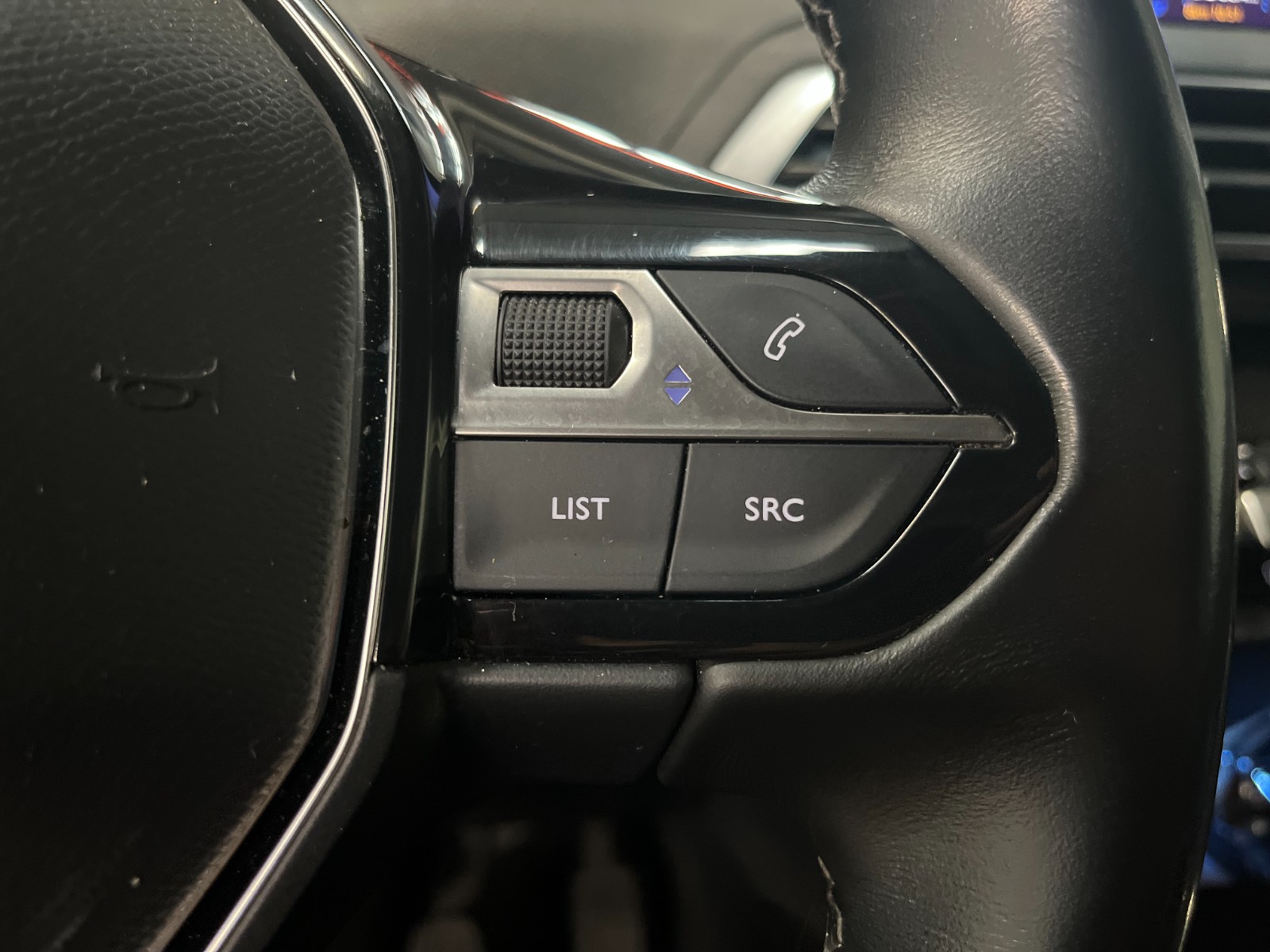 Photo véhicule PEUGEOT 5008