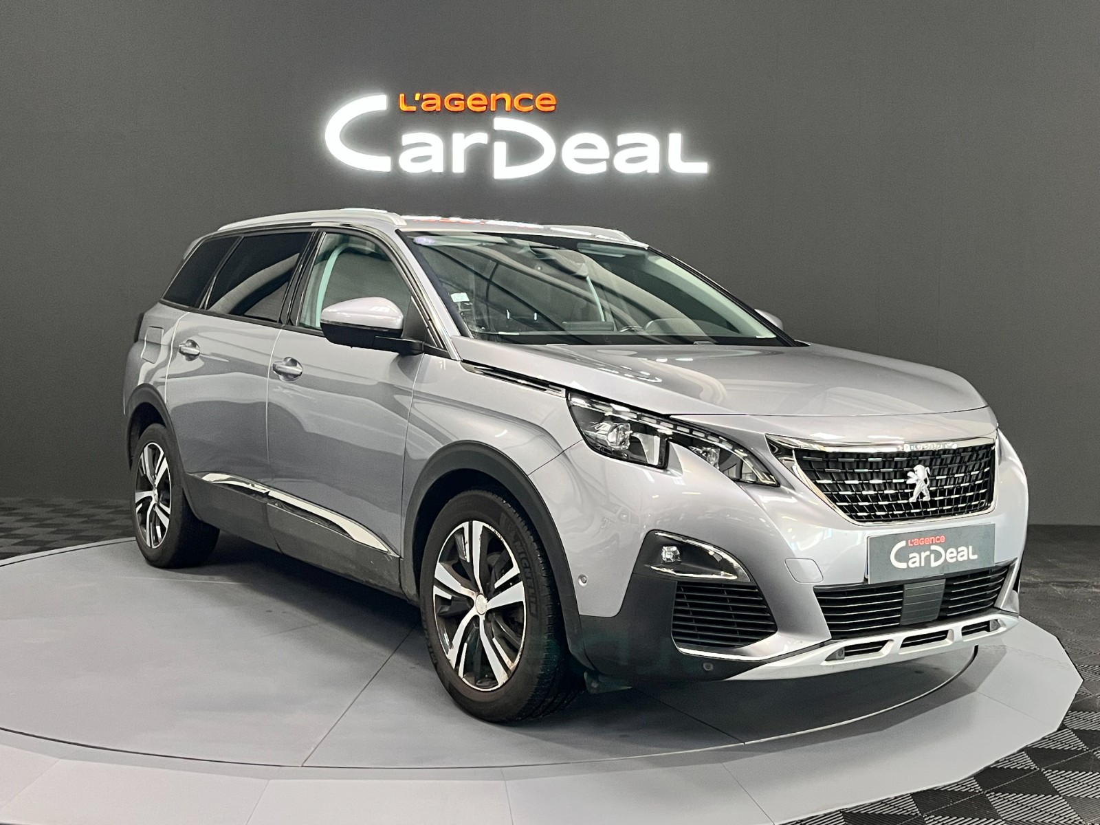 Photo véhicule PEUGEOT 5008