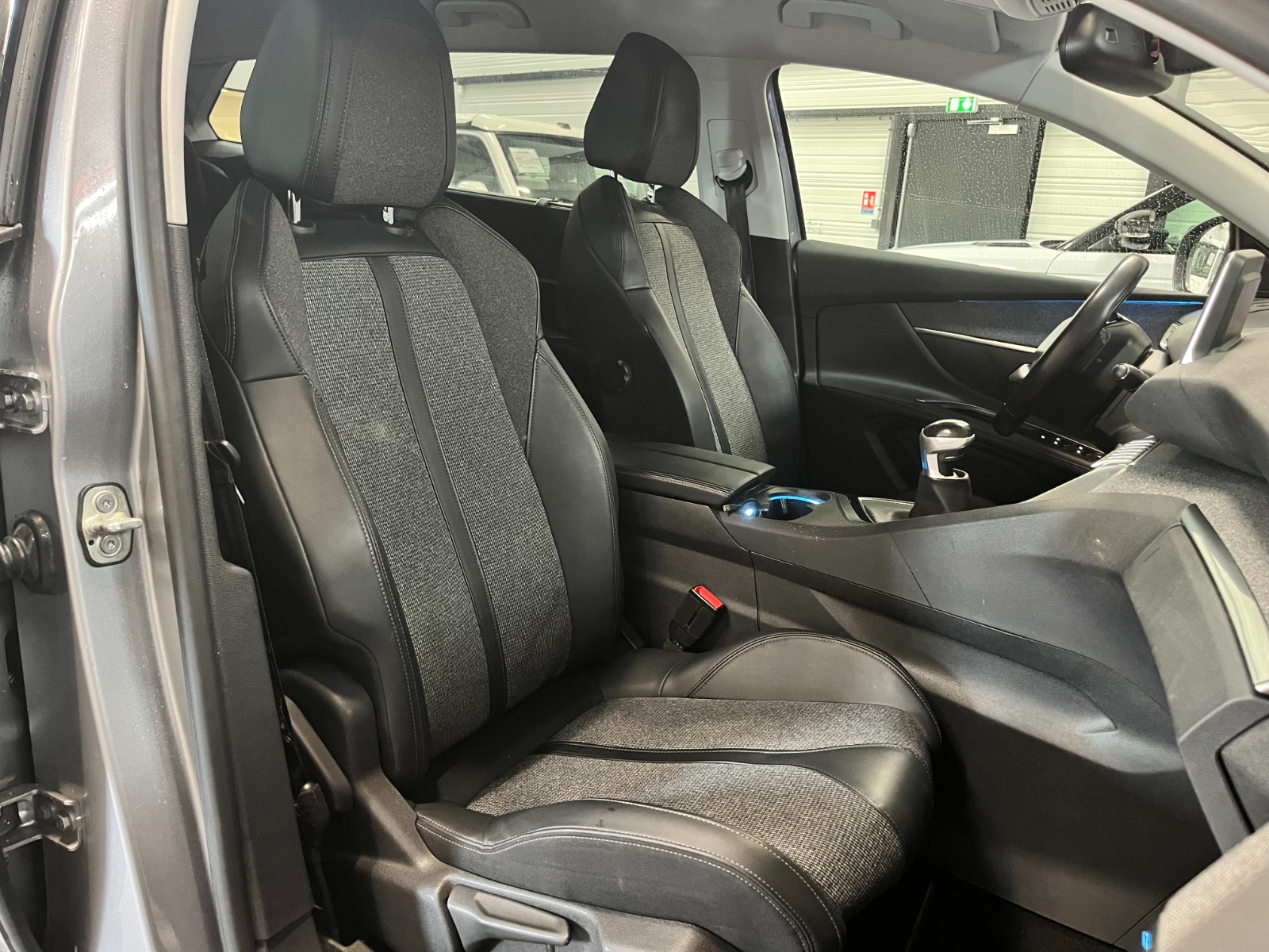 Photo véhicule PEUGEOT 5008