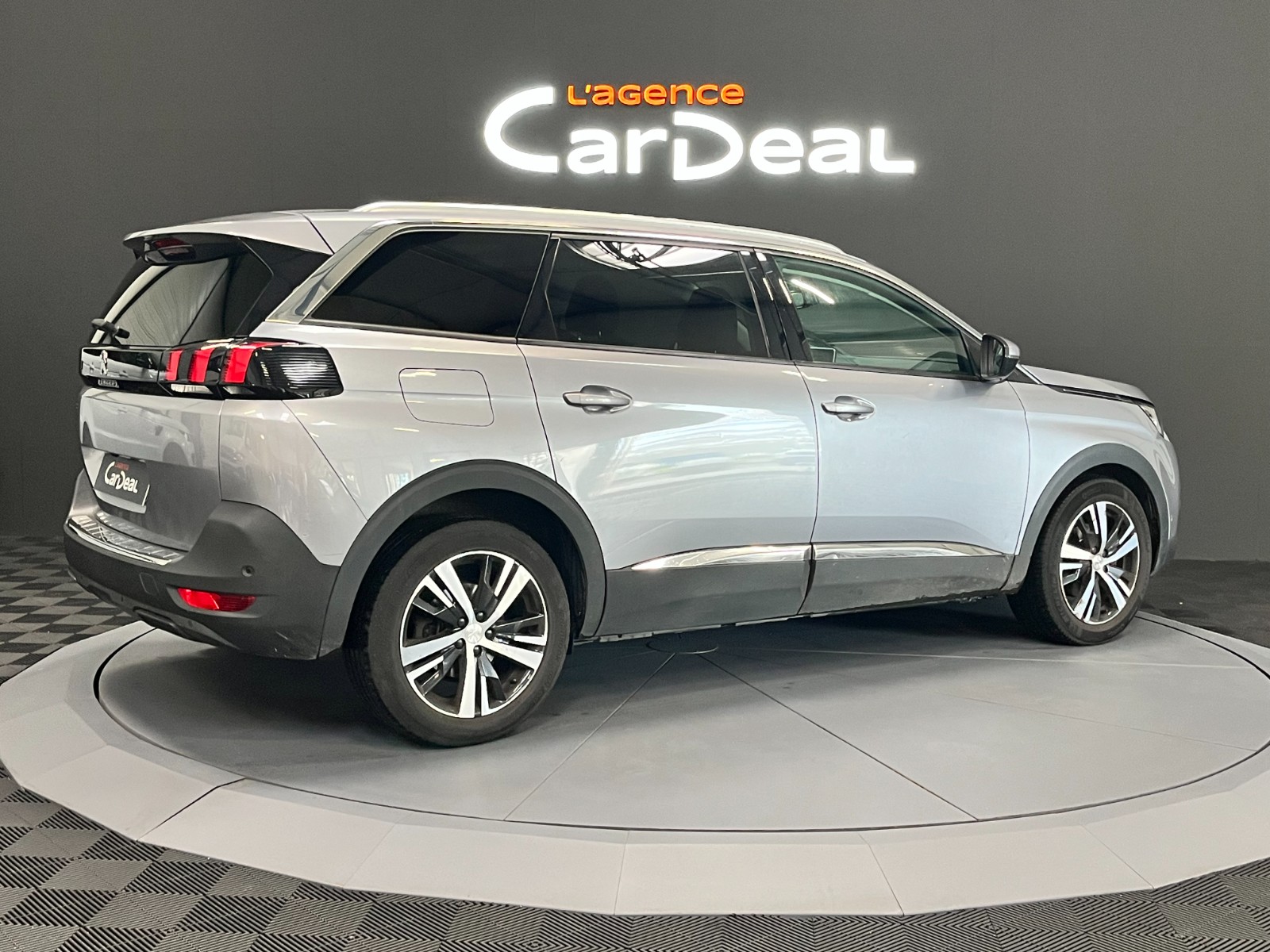 Photo véhicule PEUGEOT 5008