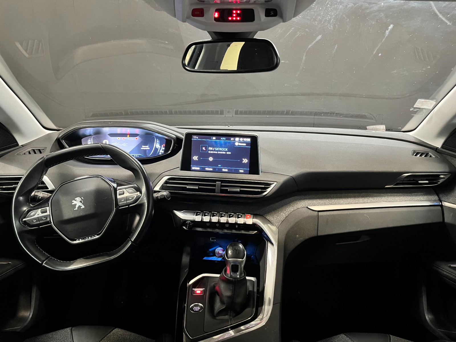 Photo véhicule PEUGEOT 5008