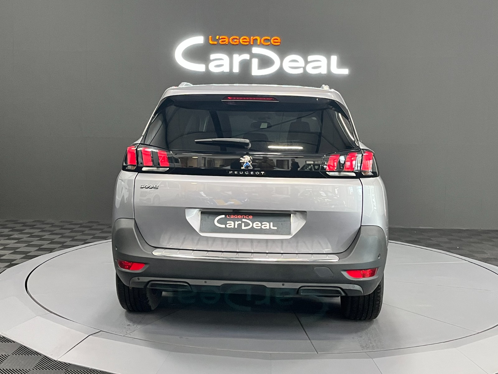 Photo véhicule PEUGEOT 5008