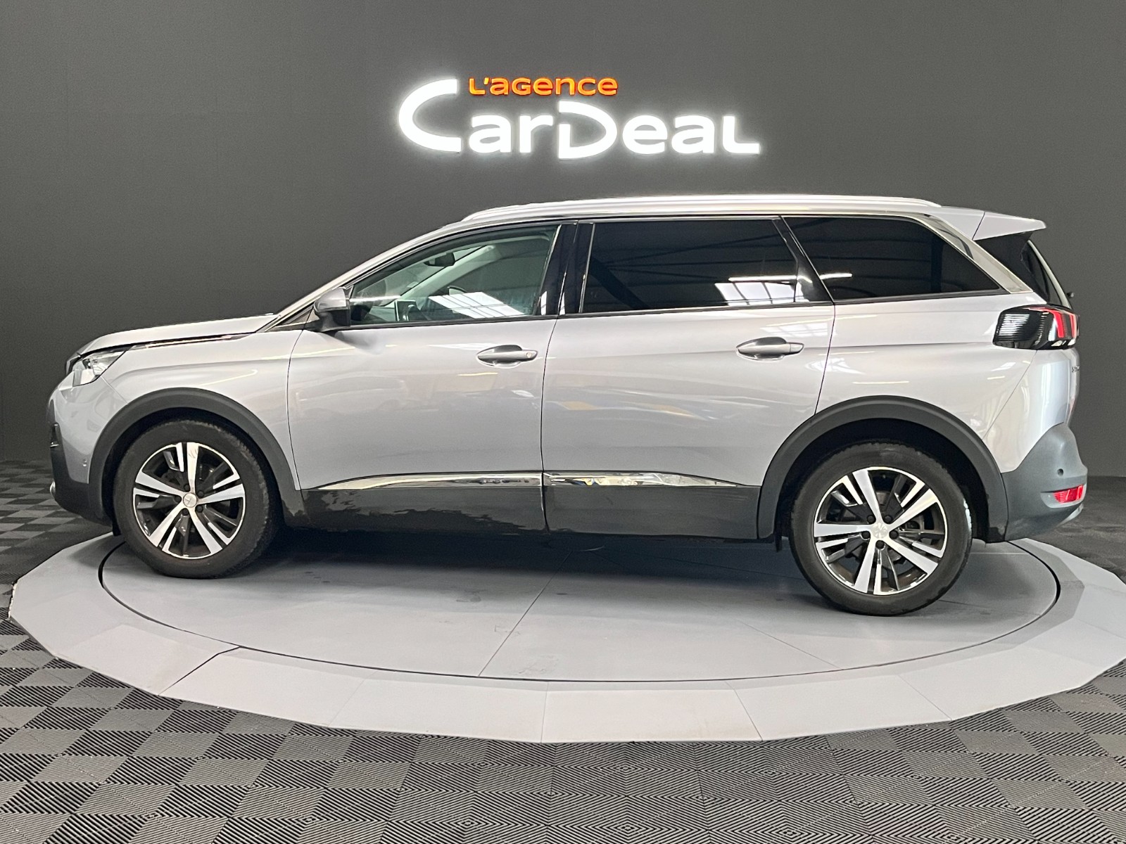 Photo véhicule PEUGEOT 5008