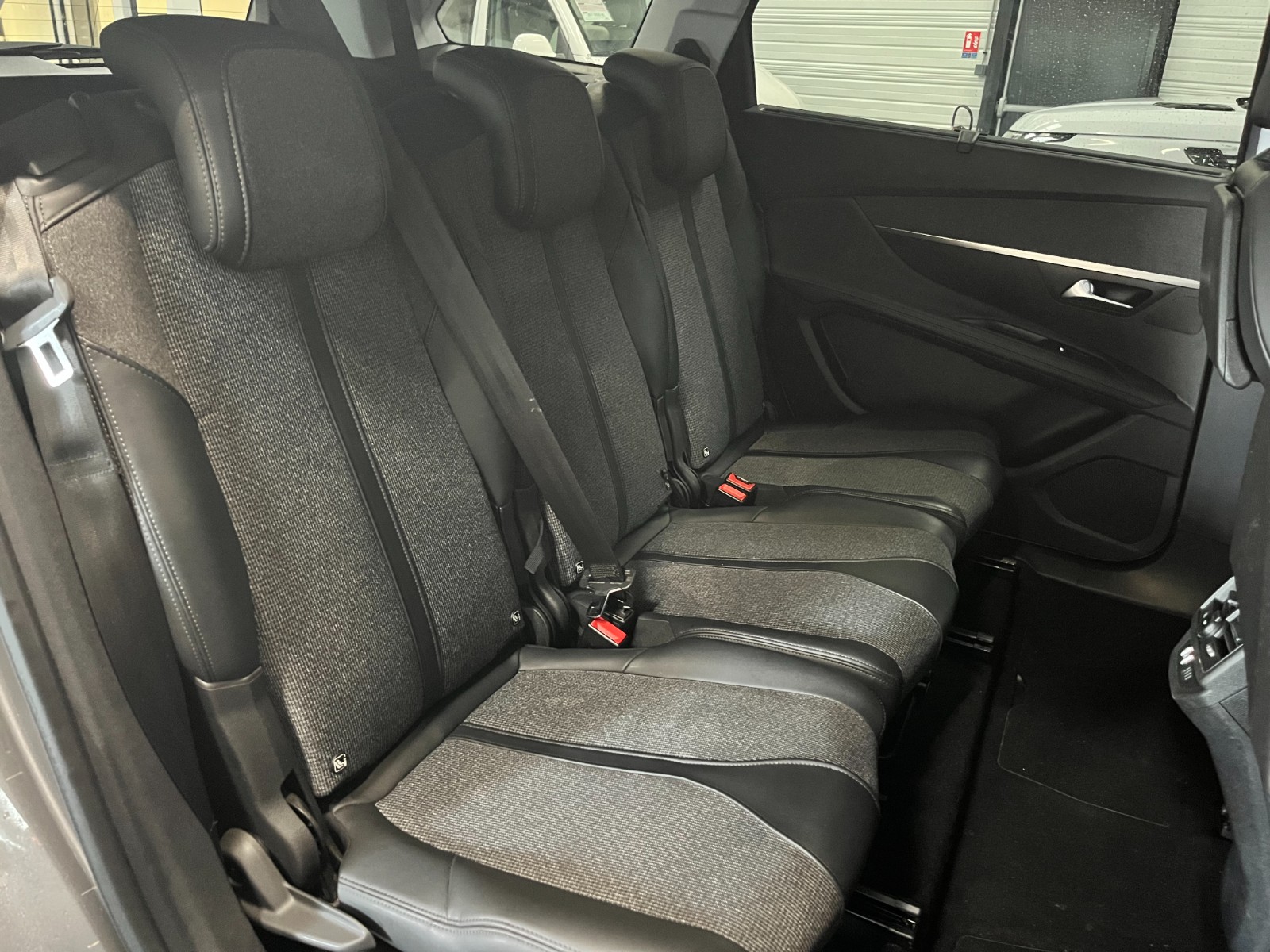 Photo véhicule PEUGEOT 5008