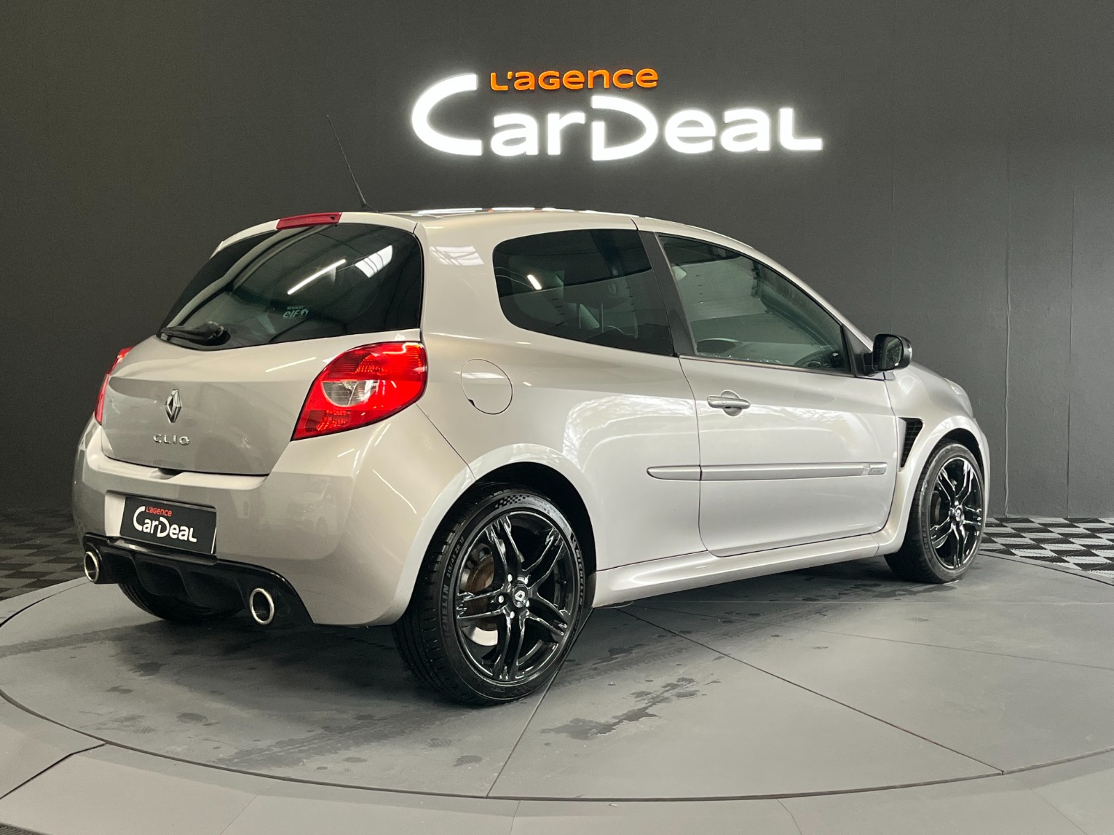 Photo véhicule RENAULT CLIO III