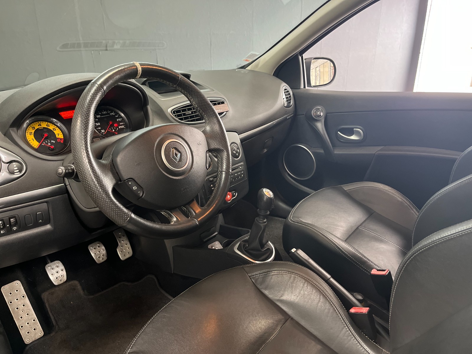 Photo véhicule RENAULT CLIO III