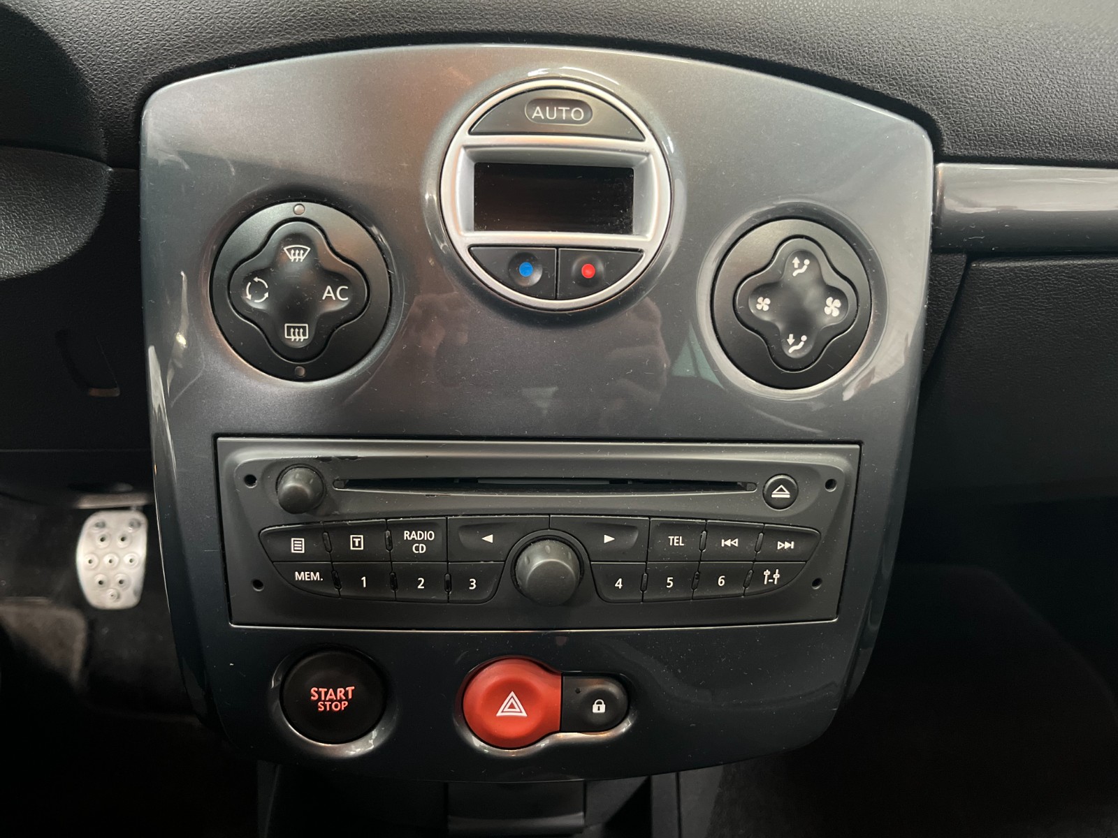 Photo véhicule RENAULT CLIO III