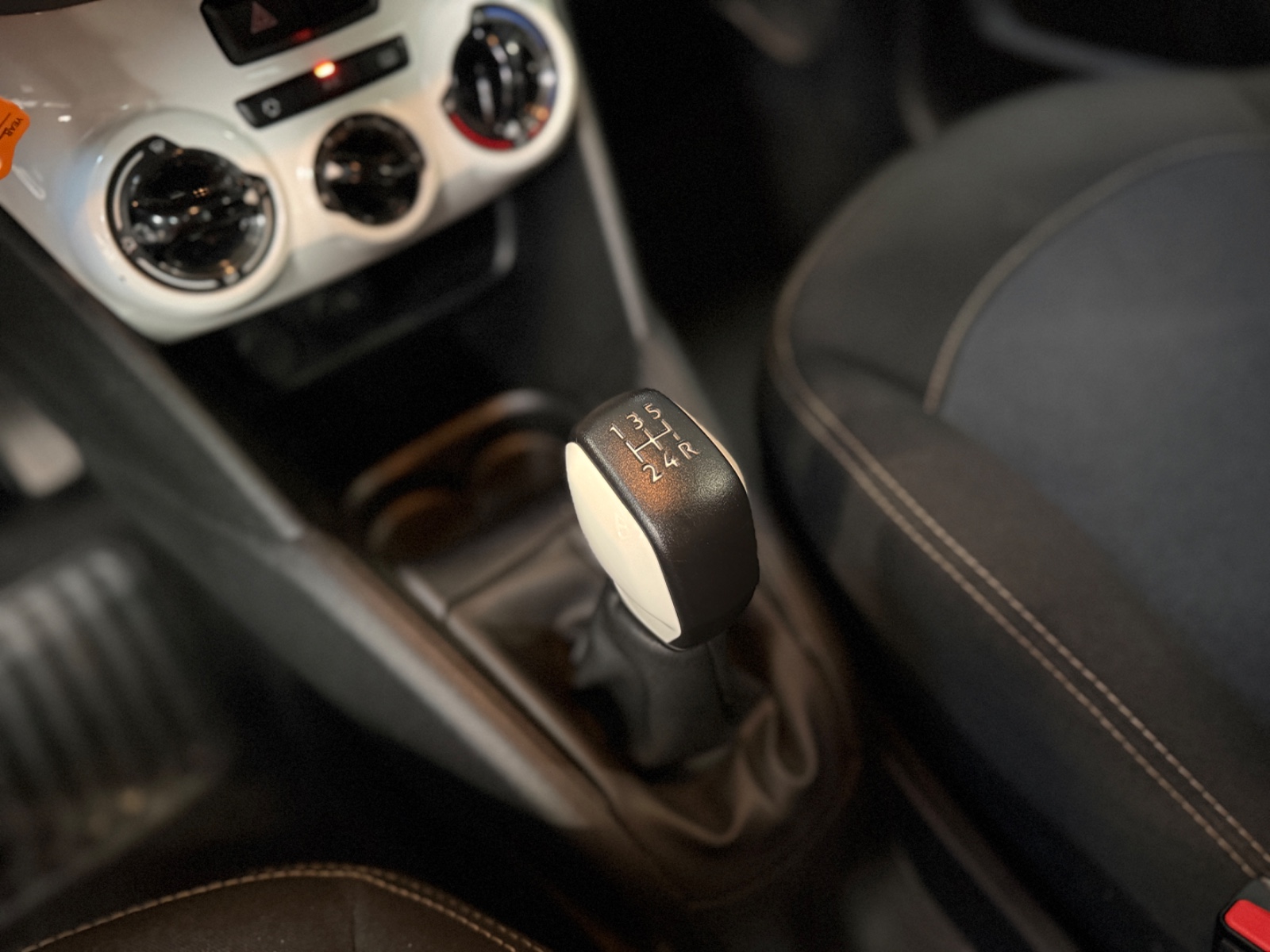 Photo véhicule PEUGEOT 208