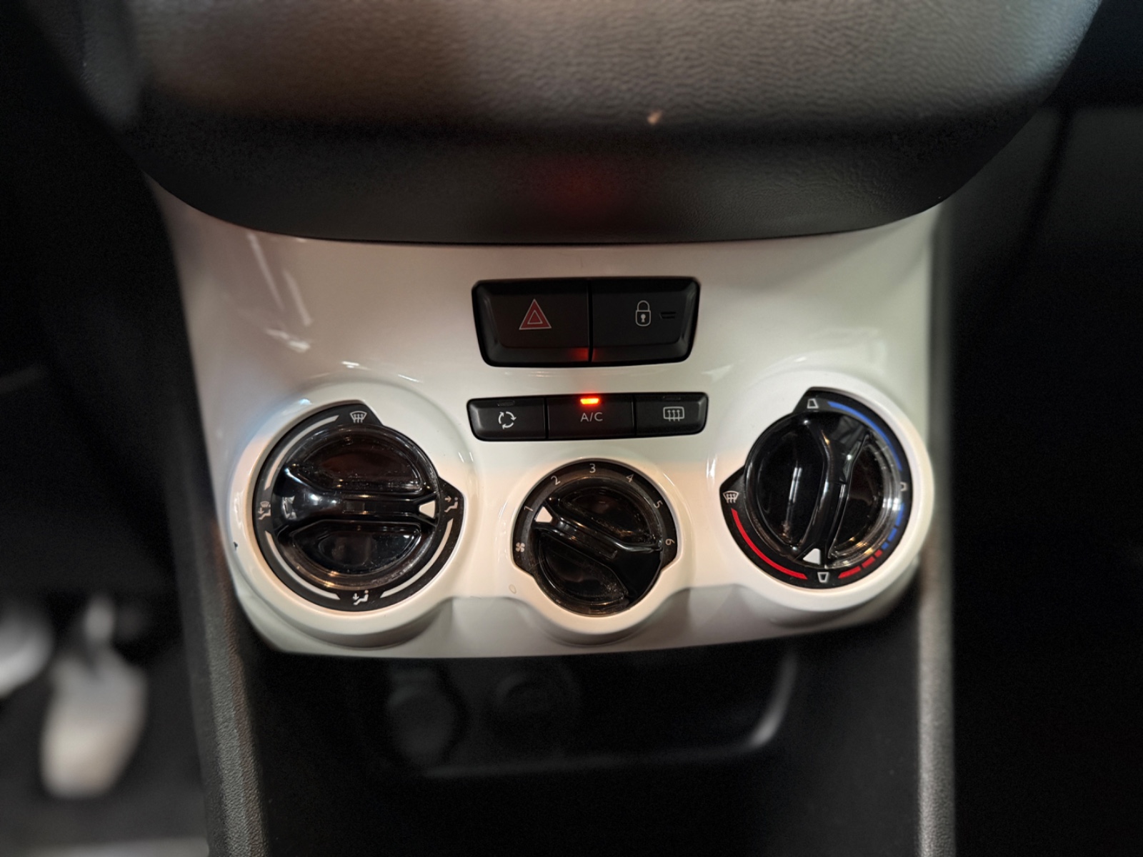 Photo véhicule PEUGEOT 208