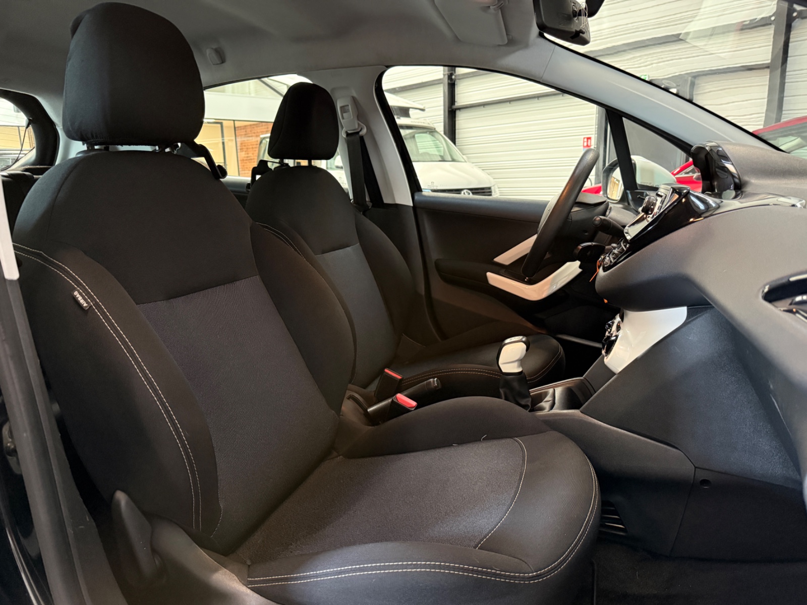 Photo véhicule PEUGEOT 208