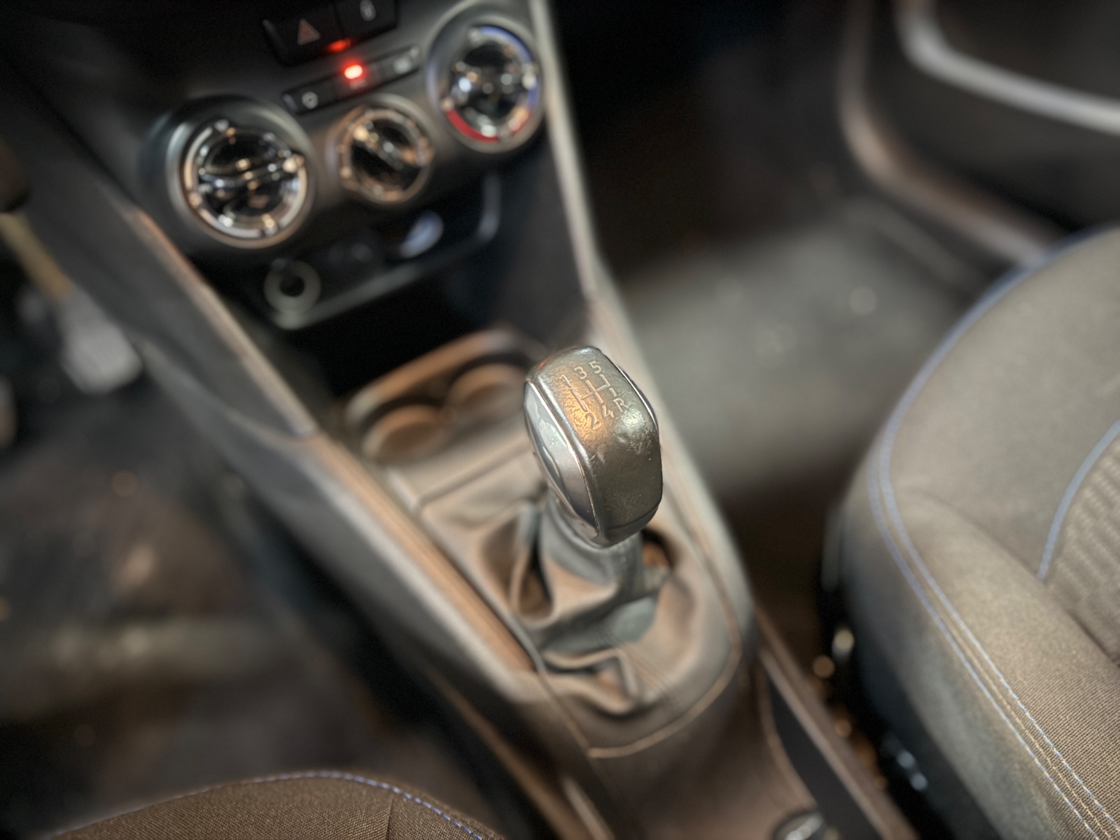 Photo véhicule PEUGEOT 208