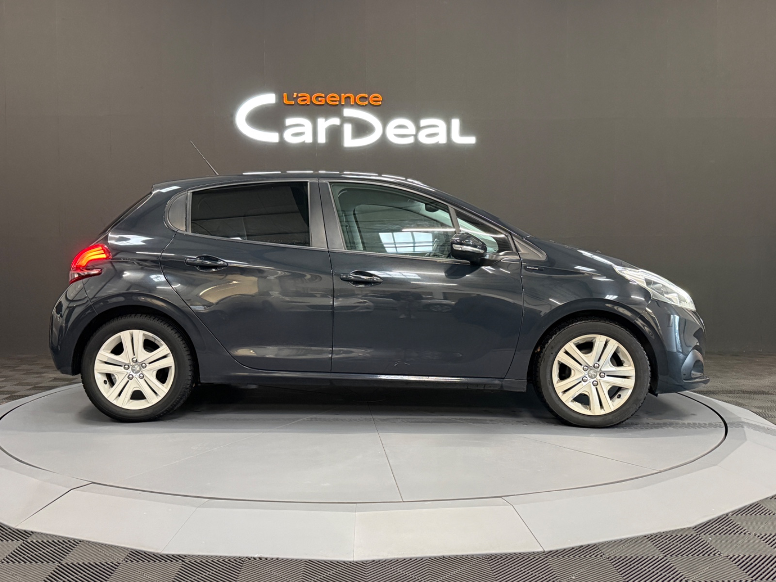 Photo véhicule PEUGEOT 208