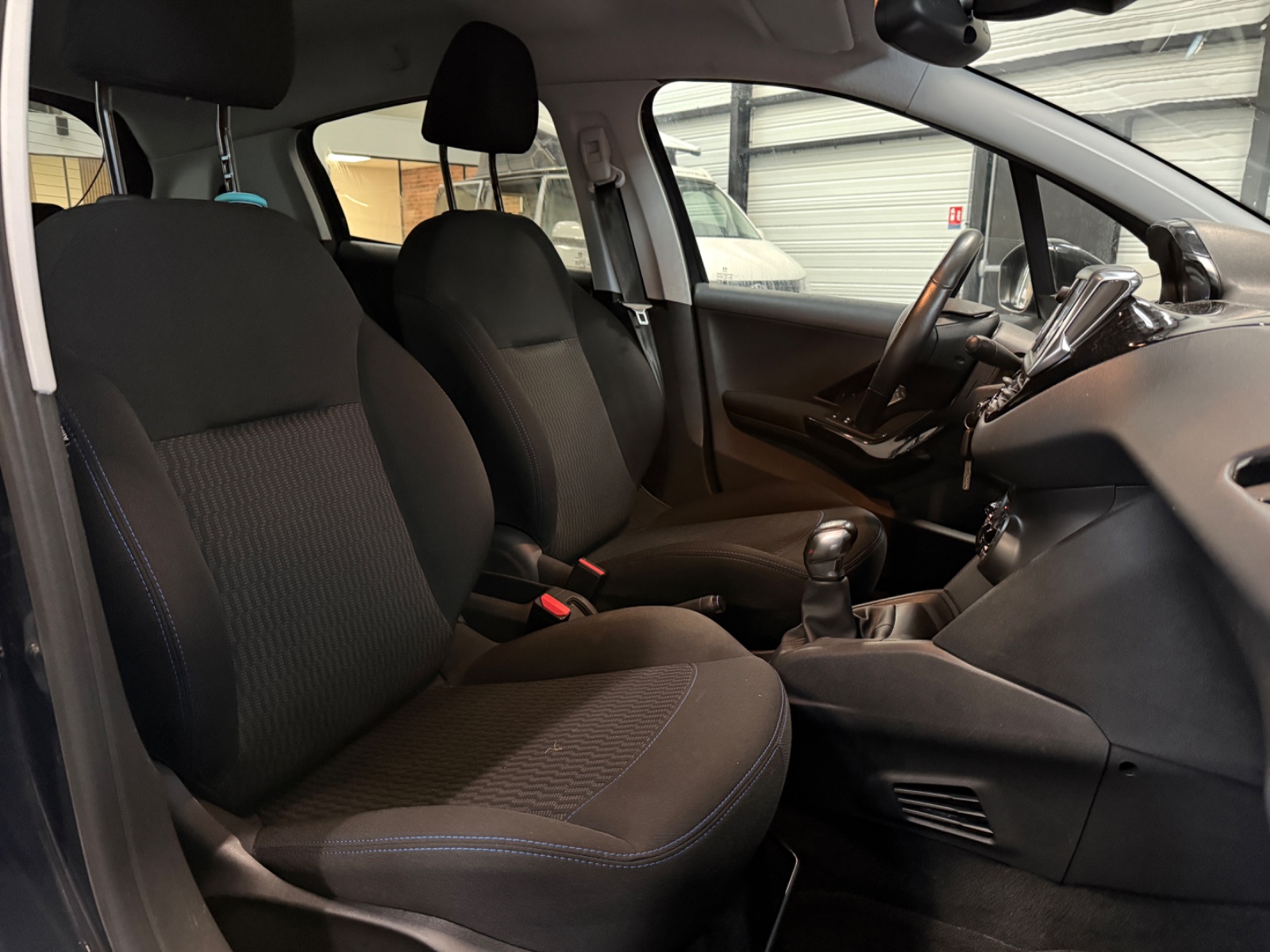 Photo véhicule PEUGEOT 208