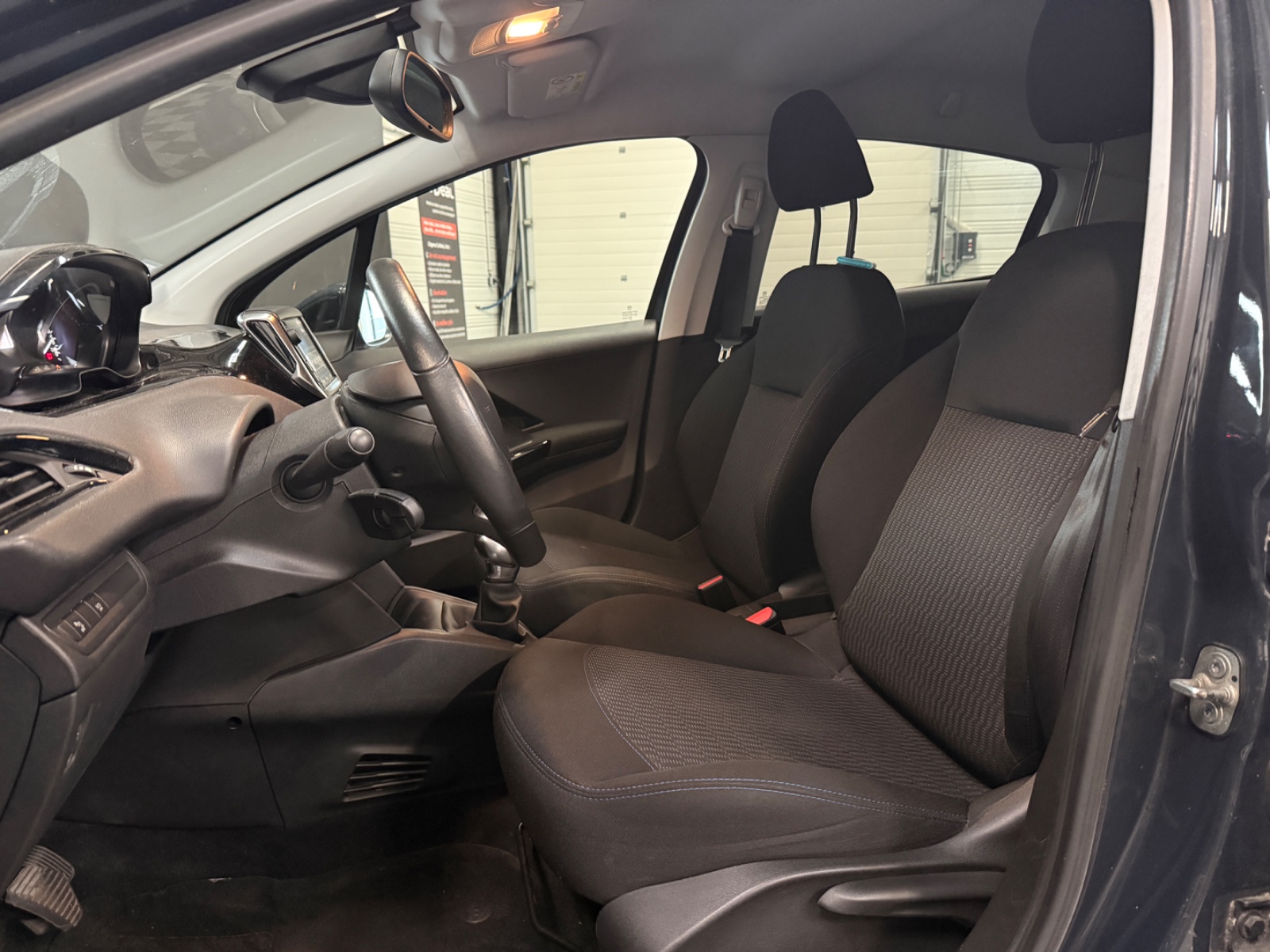 Photo véhicule PEUGEOT 208